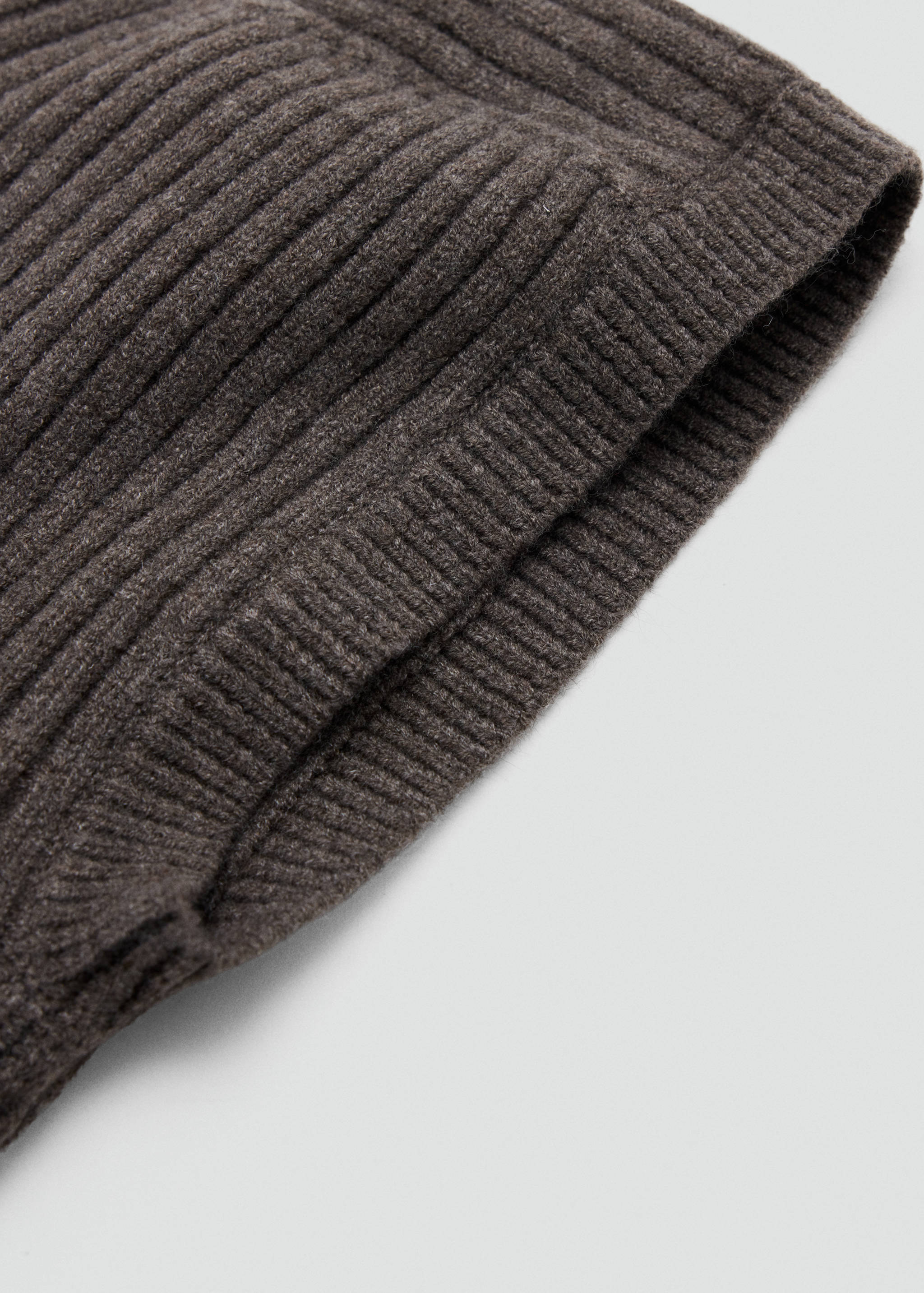 Plain knitted beanie - Details of the article 1