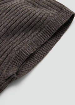 Plain knitted beanie — Brown 4