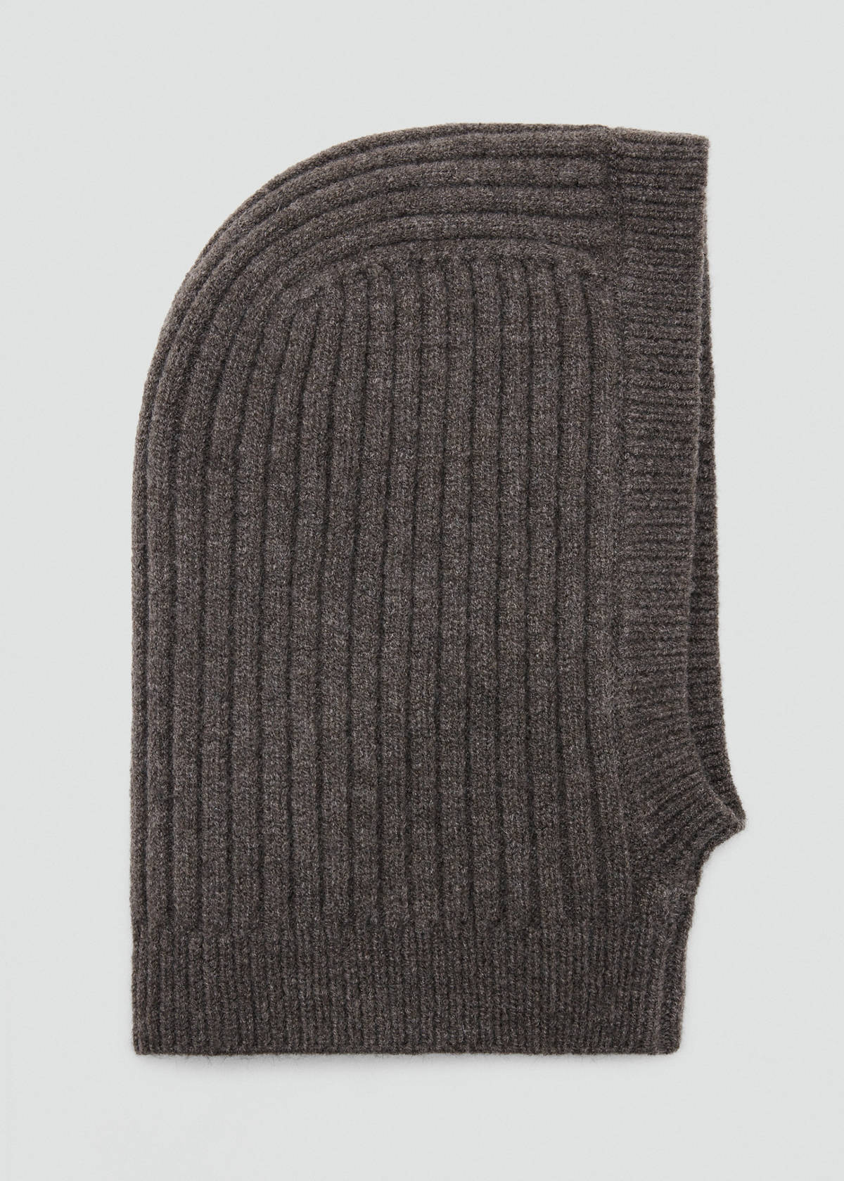 Plain knitted beanie — Brown