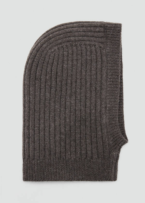 Plain knitted beanie — Brown