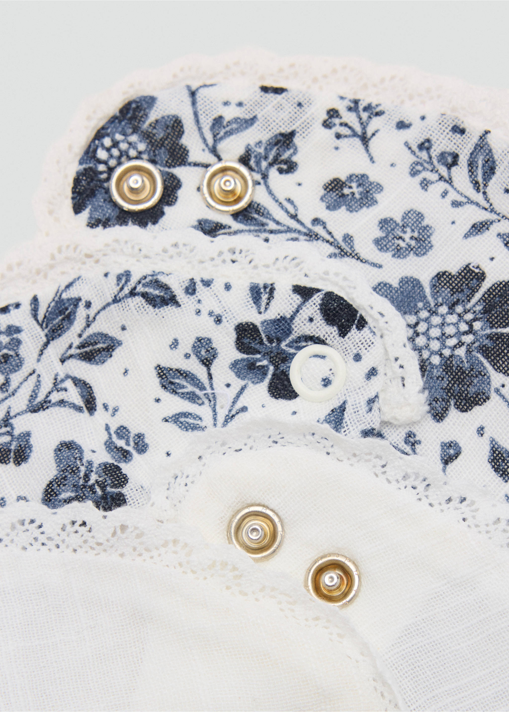 Set of 2 cotton bibs in assorted colours - Medium plane, Off White. Ref: 37076344-00.