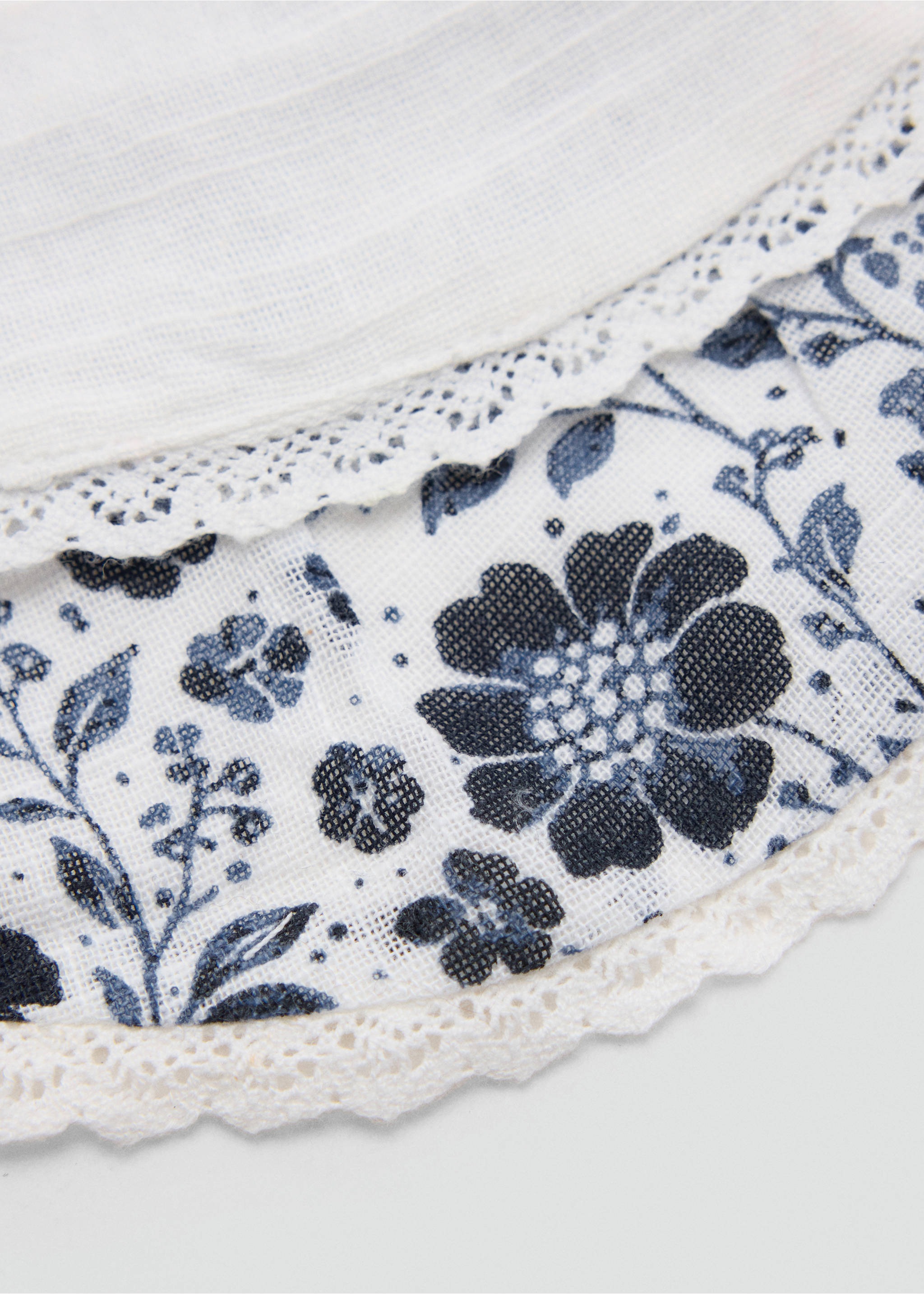 Set of 2 cotton bibs in assorted colours - Details of the article 1, Off White. Ref: 37076344-00.