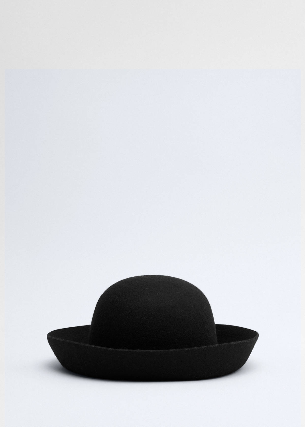 100% wool hat with turned-up brim — Black