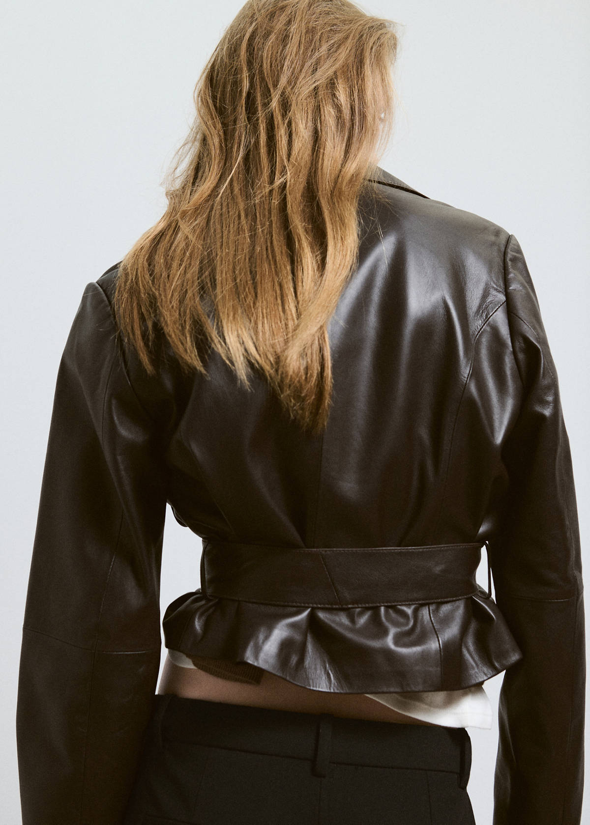 Crop leather trench coat with belt — Chocolate