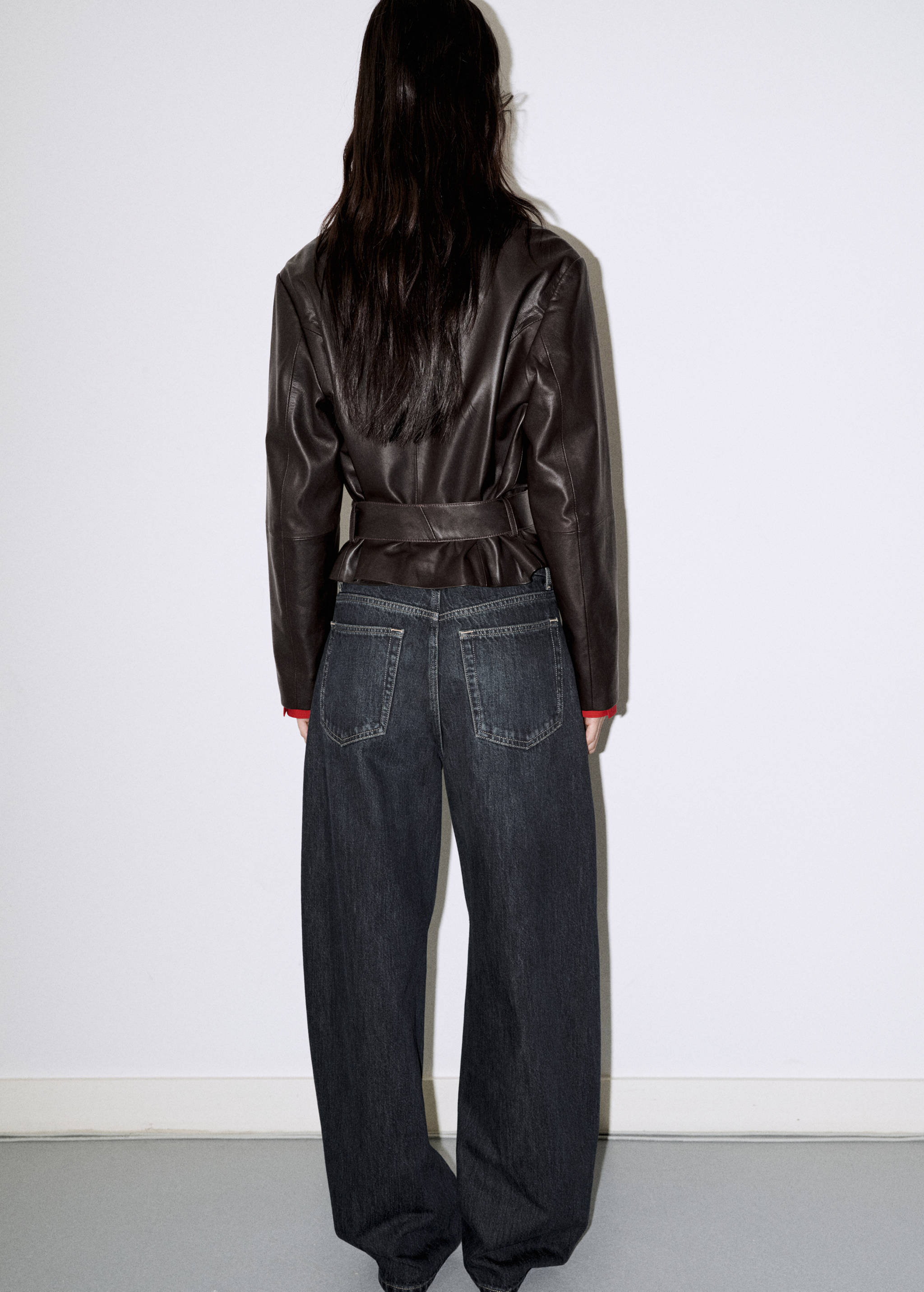 Crop leather trench coat with belt - Reverse of the article