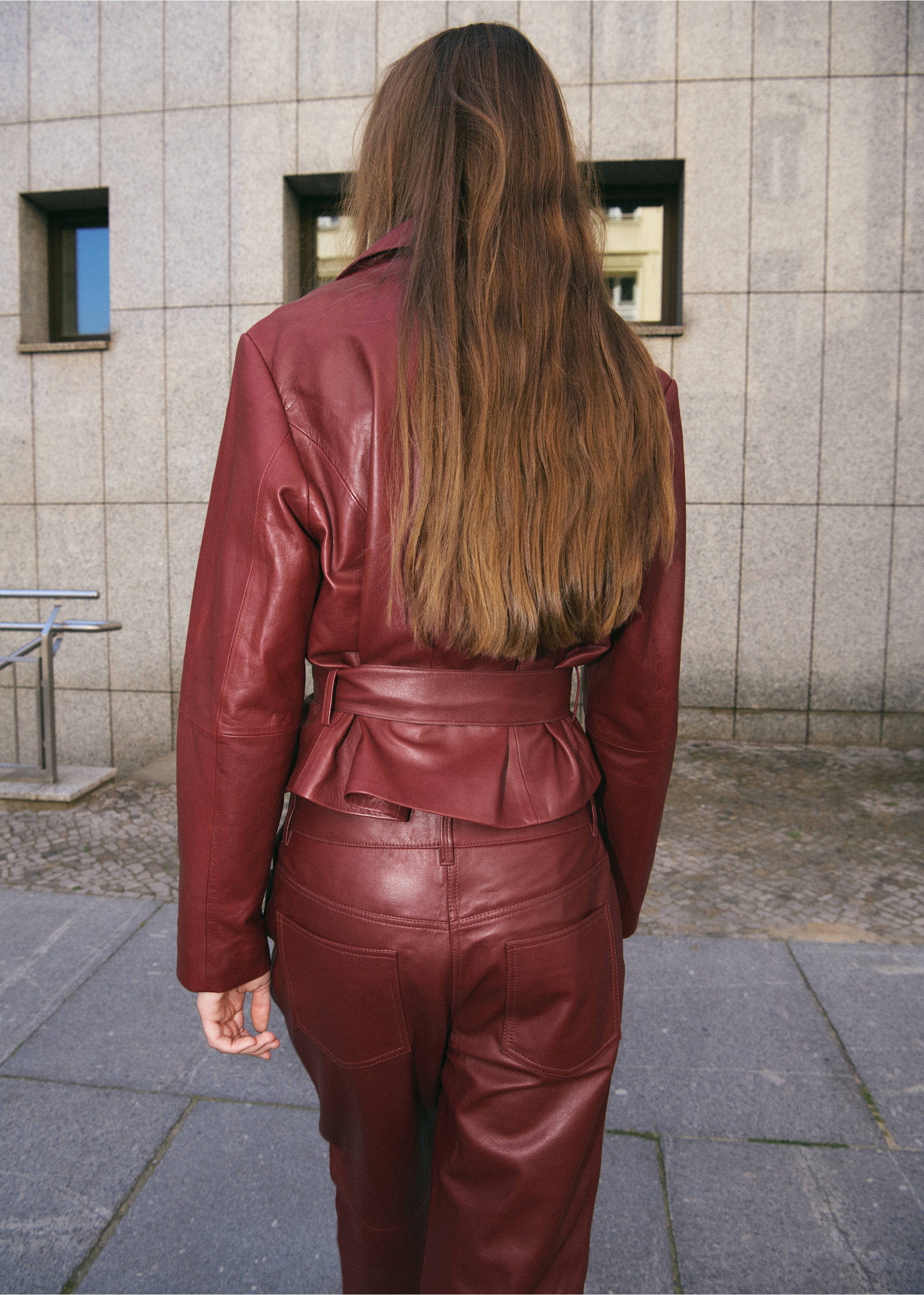 Crop leather trench coat with belt - Reverse of the article, Wine. Ref: 37076347-01.