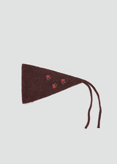 Knitted beanie with embroidered flowers — Chocolate 1