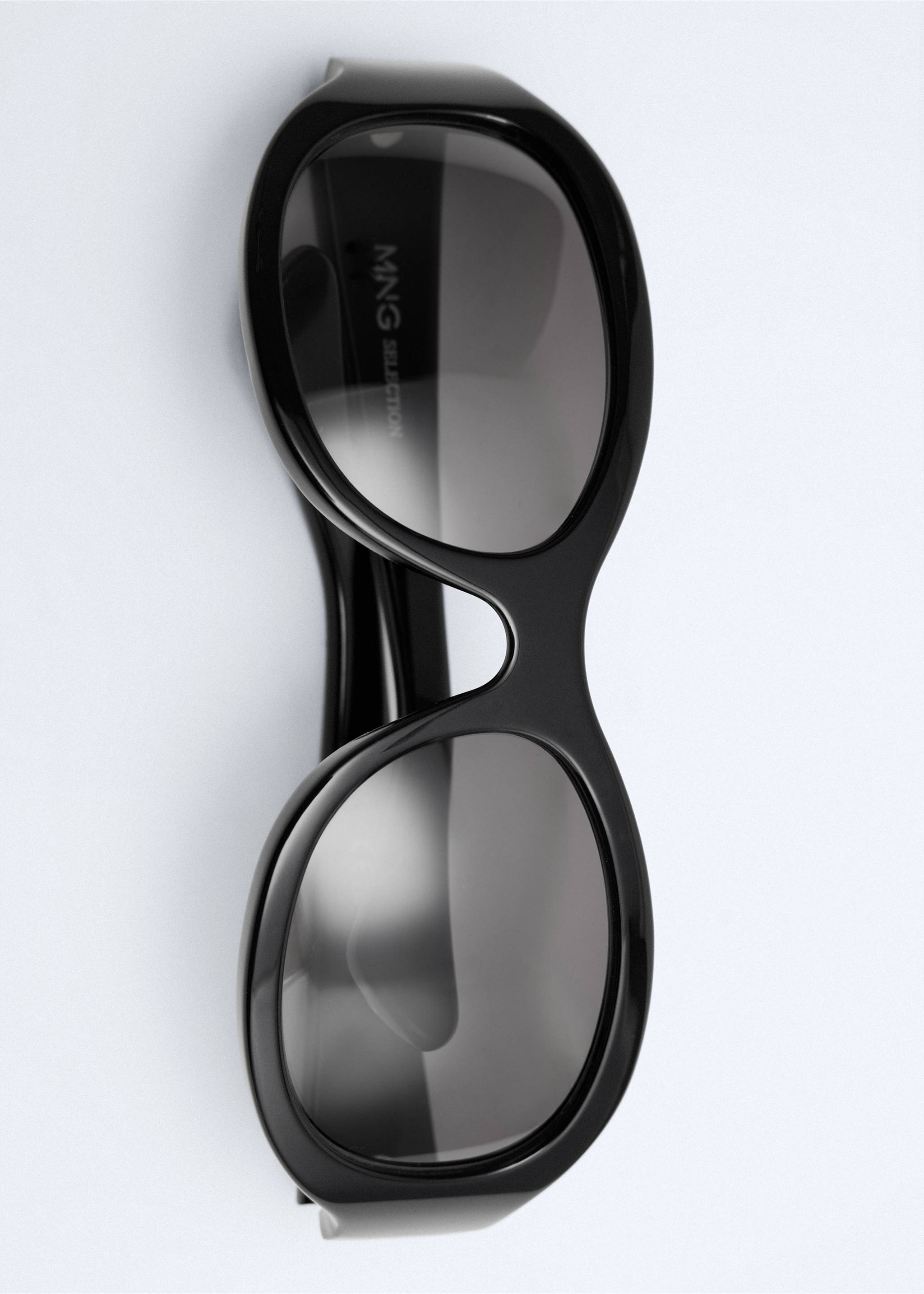 Oval-frame sunglasses - Details of the article 2, Black. Ref: 37076355-00.