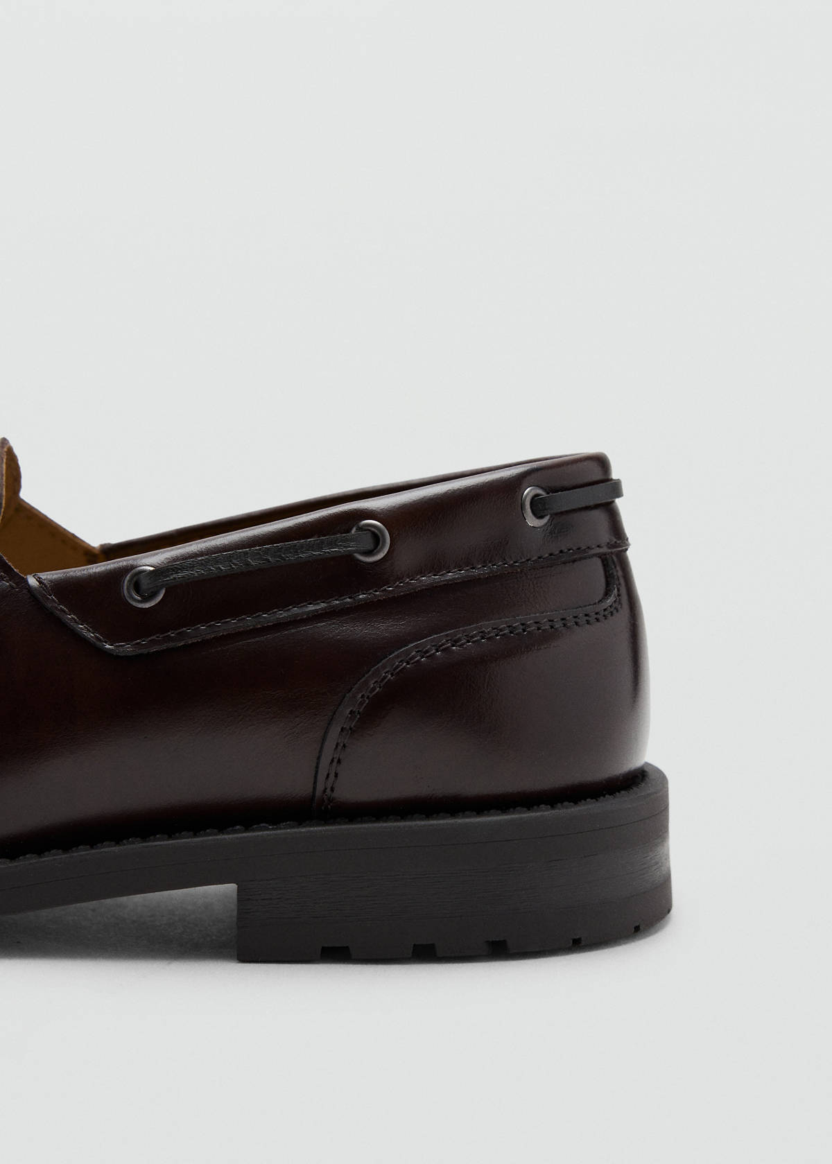 Leather deck shoe — Brown