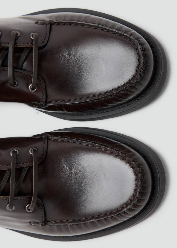 Leather deck shoe — Brown