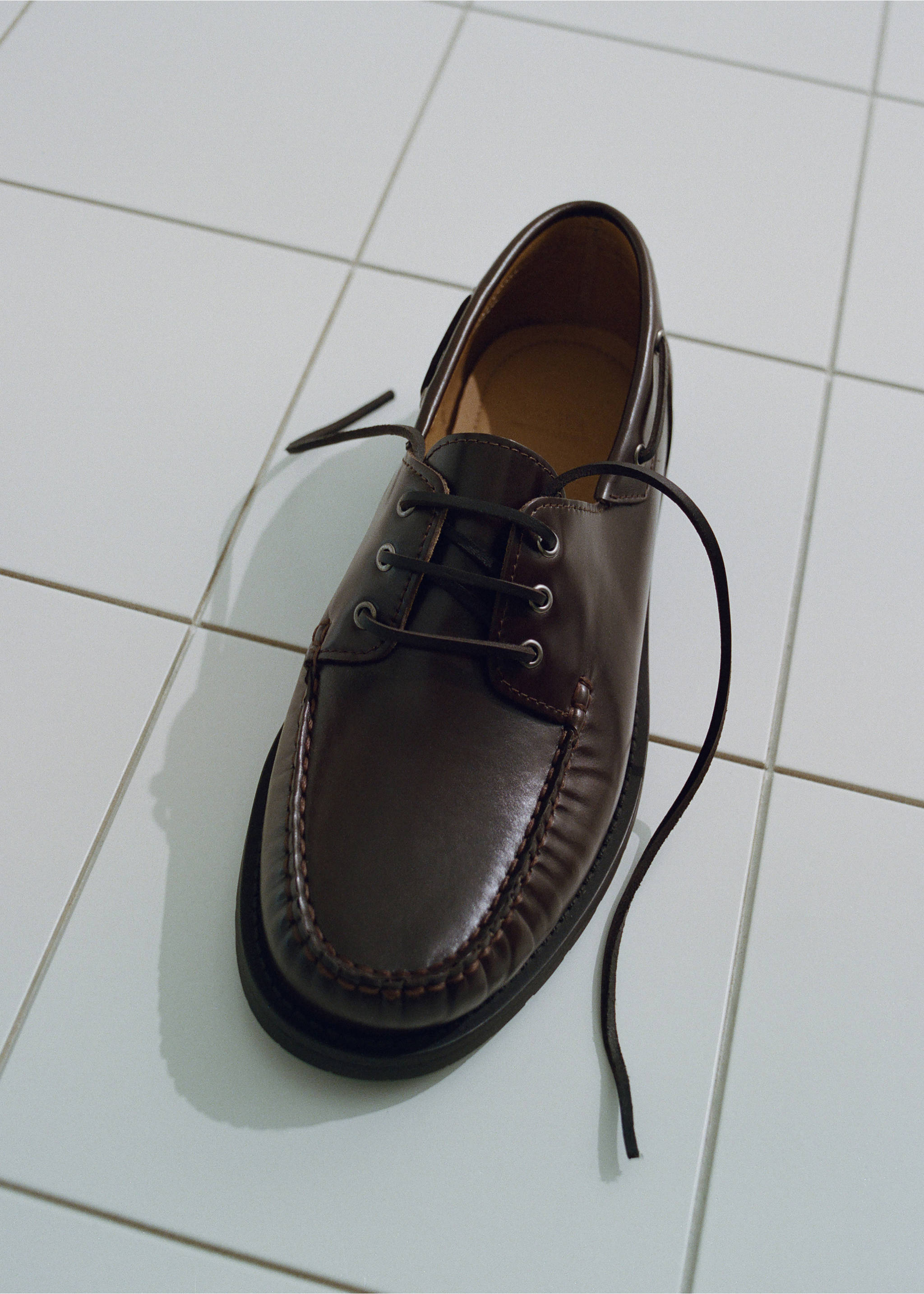 Leather deck shoe - Details of the article 6, Brown. Ref: 37076368-00.