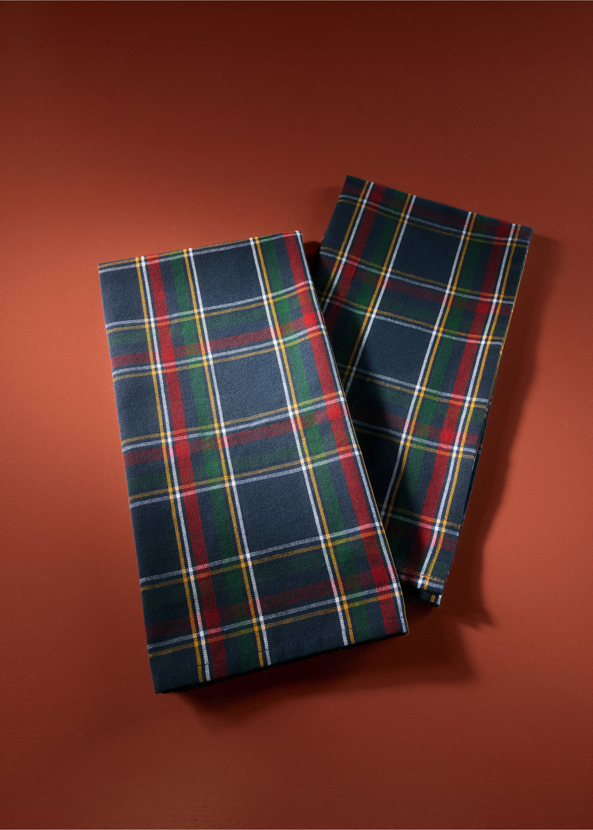 Set of dark navy blue tartan check kitchen towels., Blue. Ref: 37076732-00.