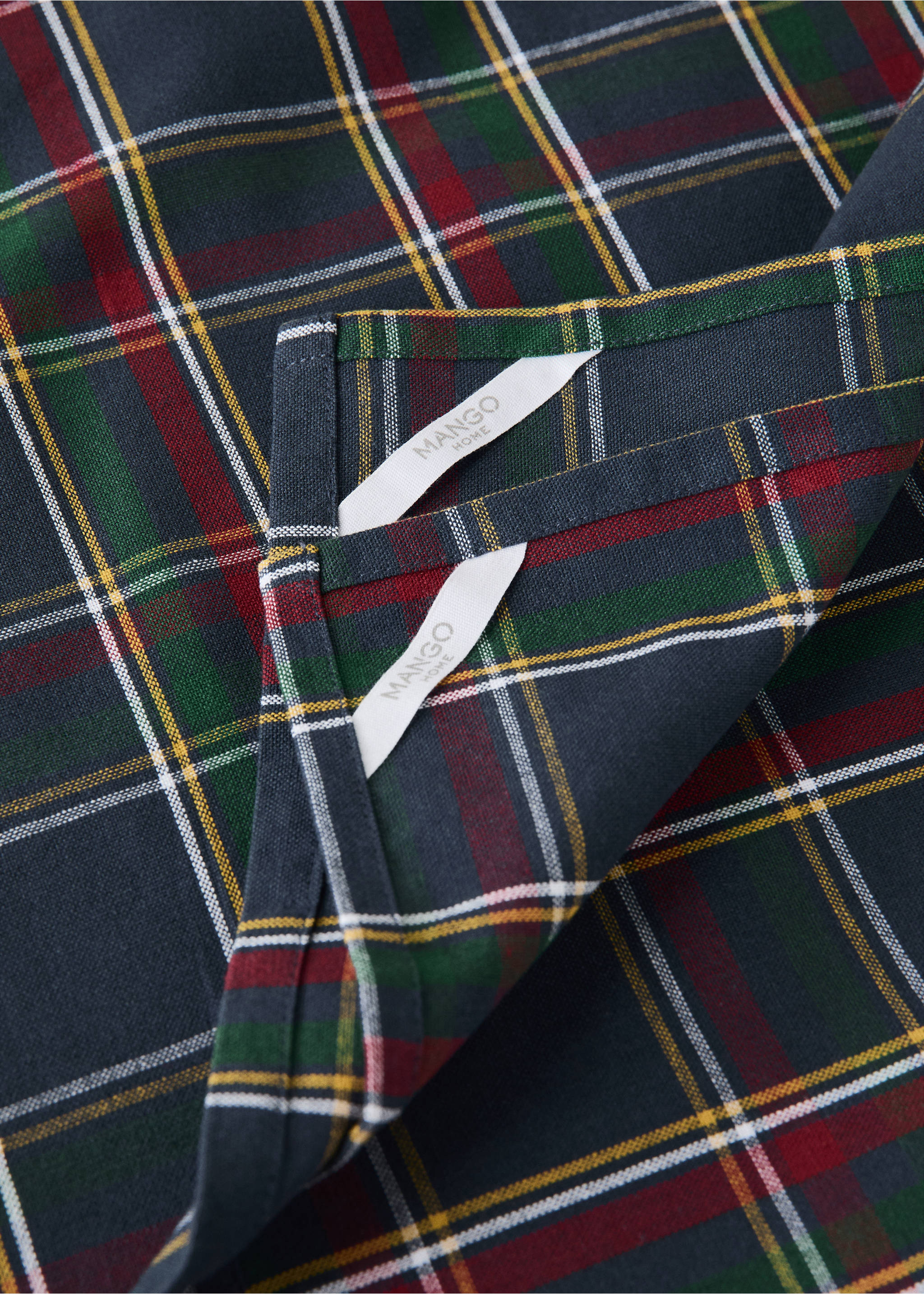 Multicoloured tartan plaid kitchen towel detail with logo labels., Blue. Ref: 37076732-00.
