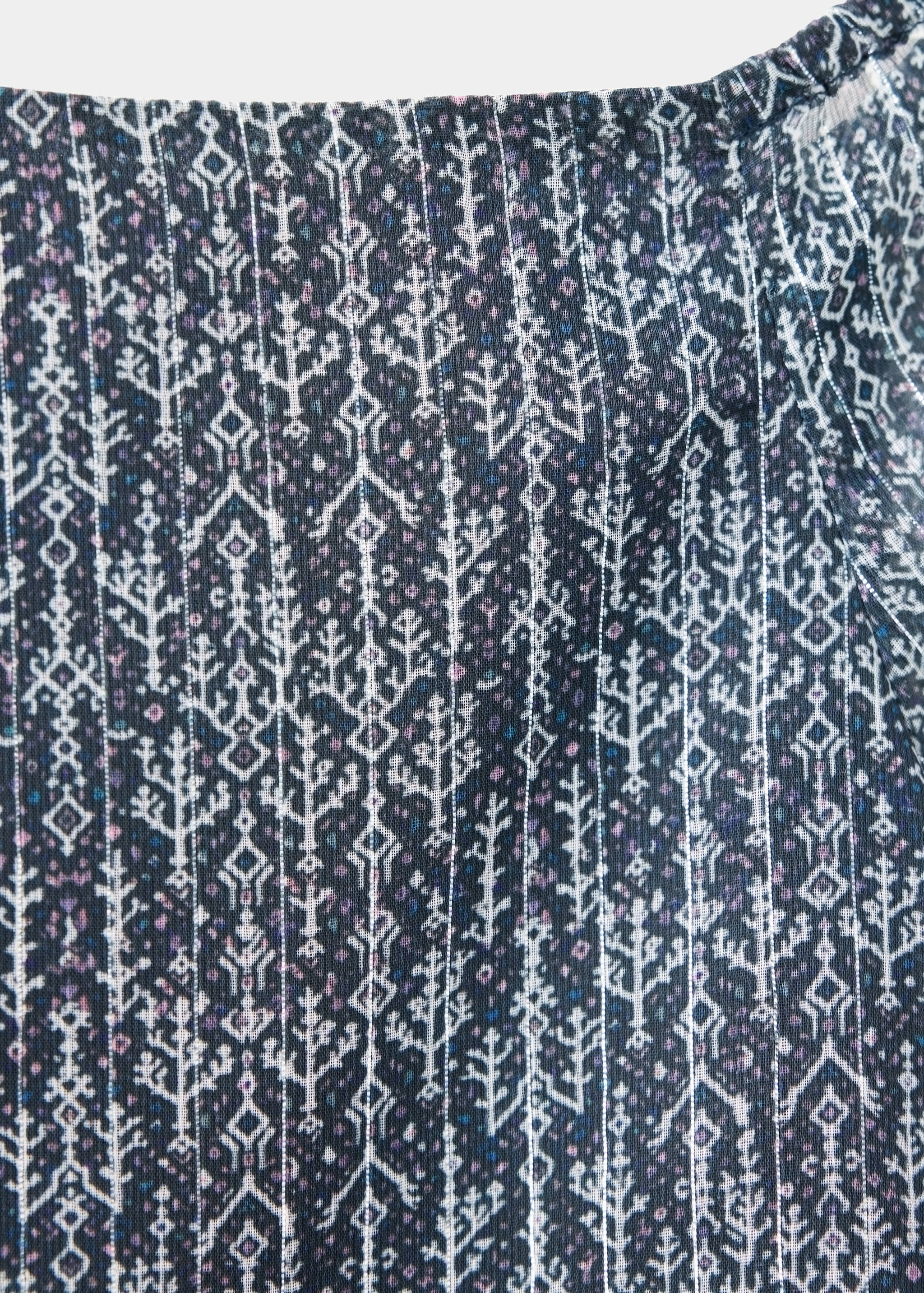 Short cropped shirt with geometric patterns - Details of the article 8