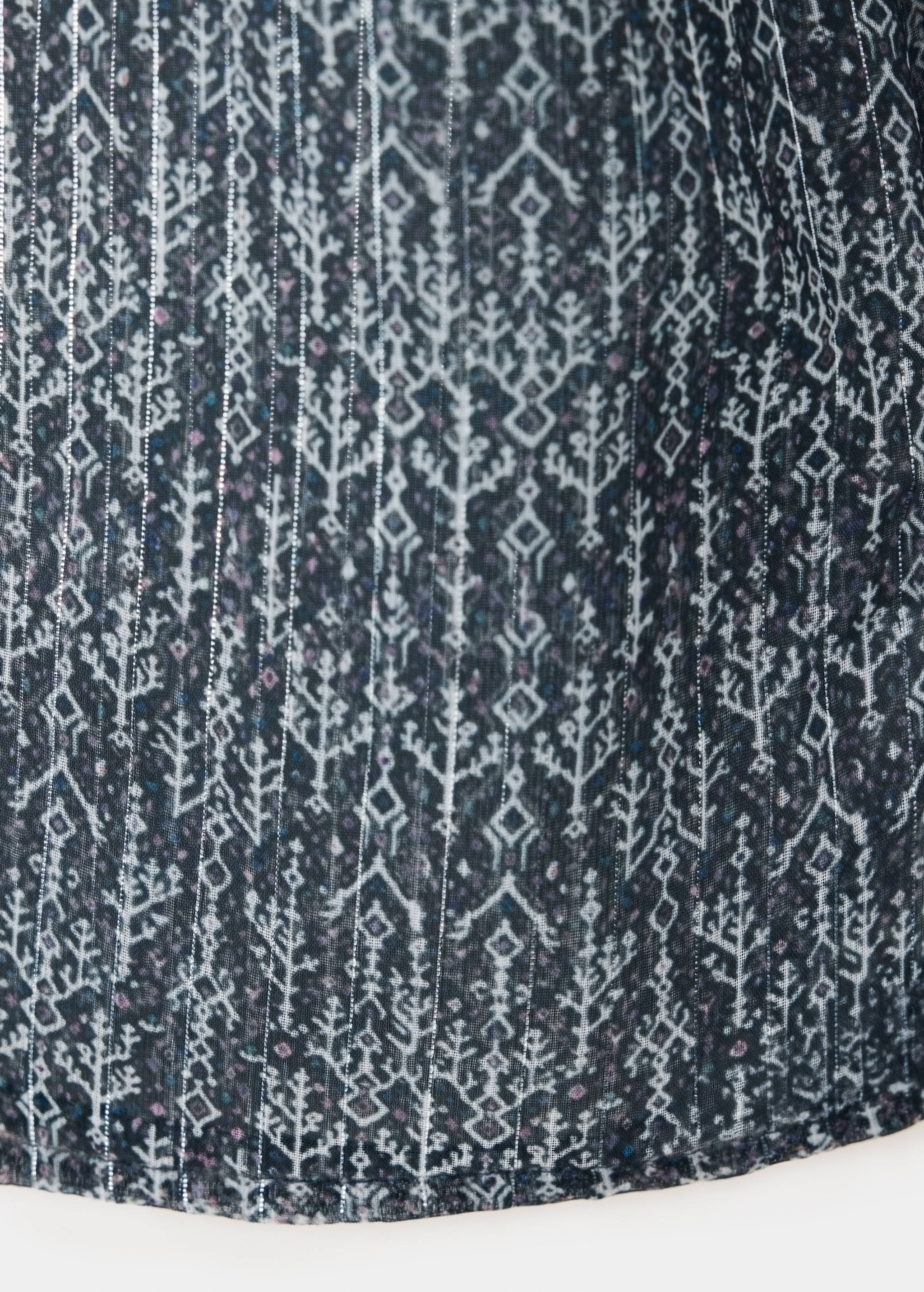 Short cropped shirt with geometric patterns - Details of the article 0