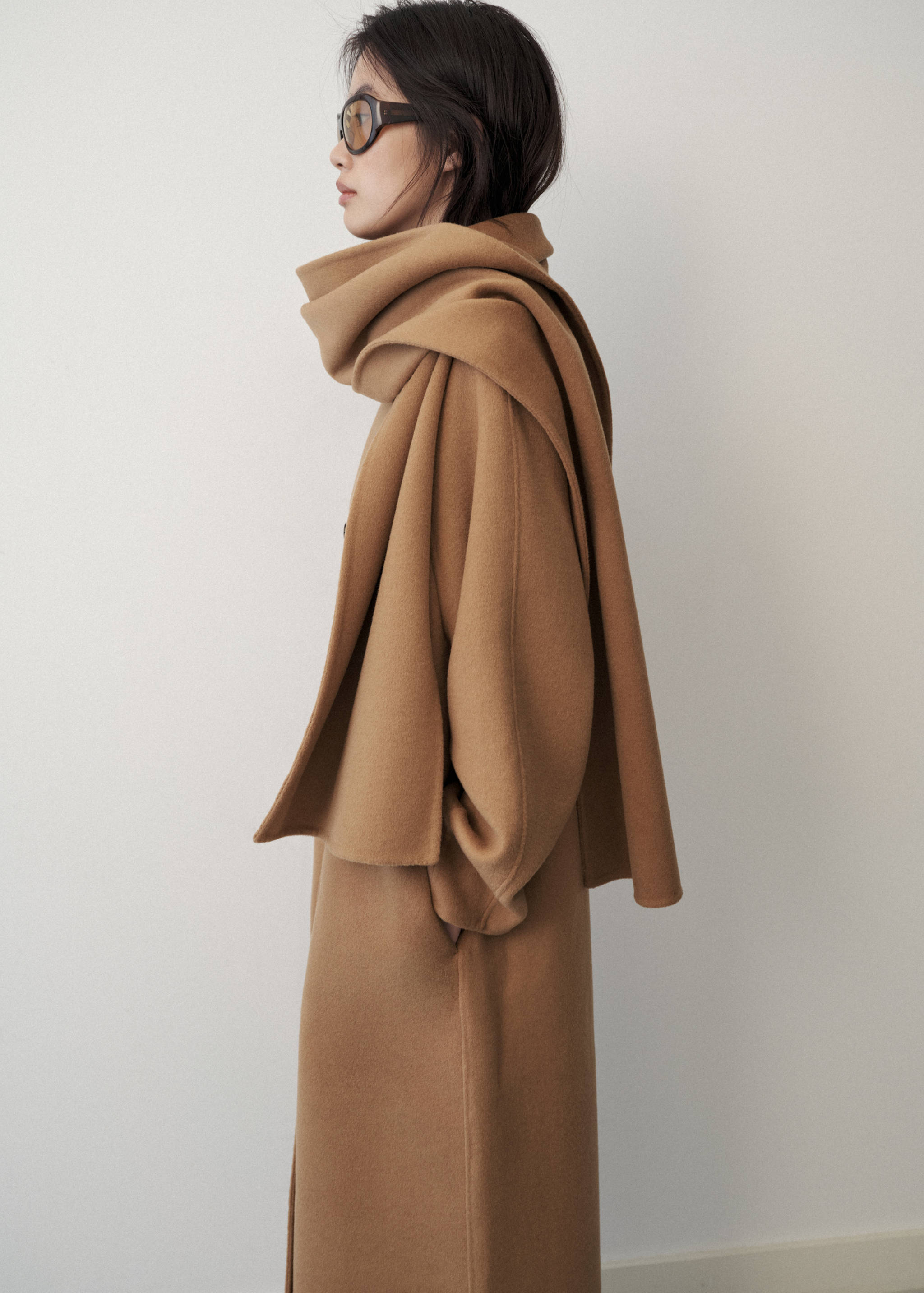 Manteau en laine avec écharpe amovible - Plan moyen