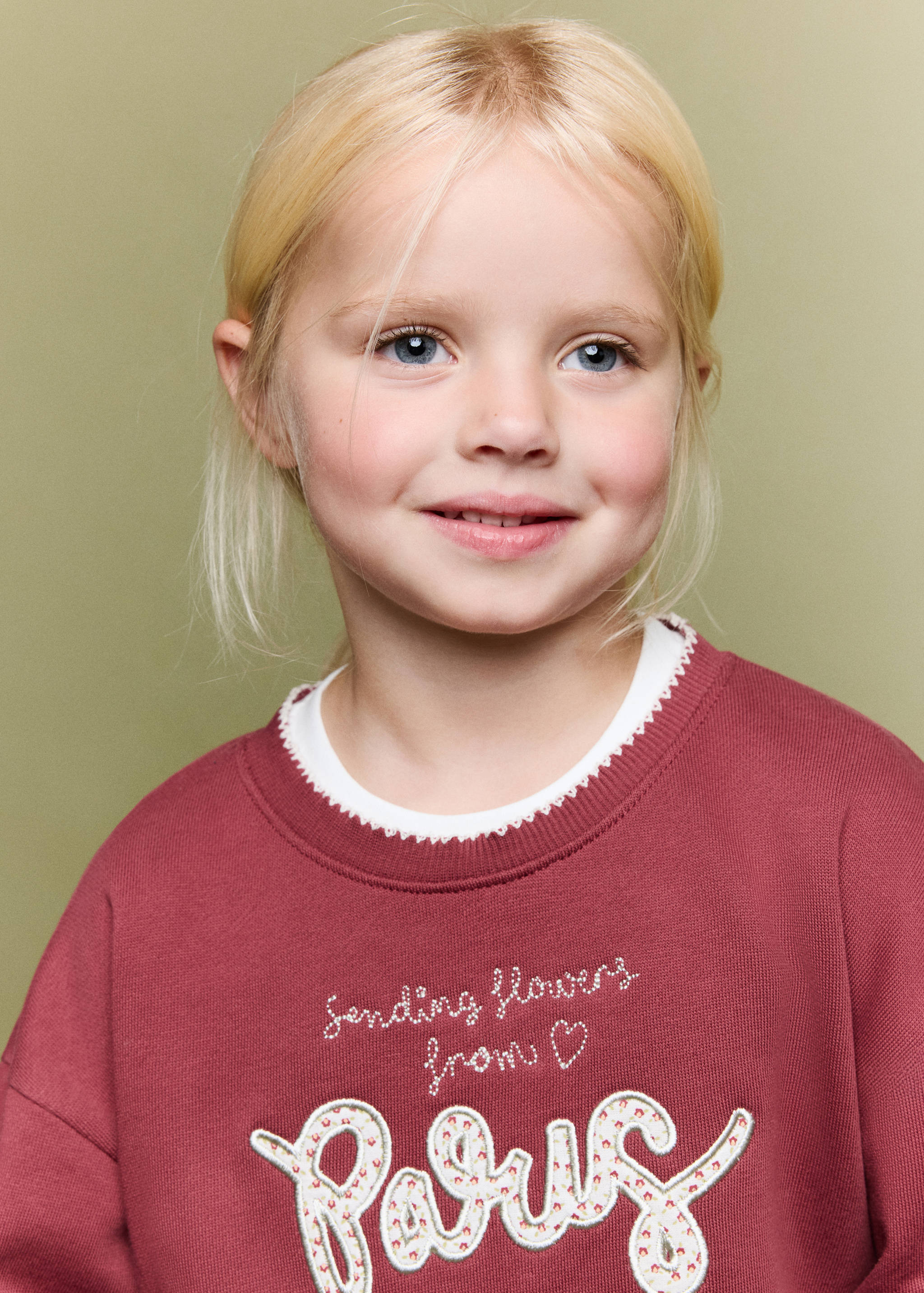 Sweatshirt with embroidered detail - Details of the article 1