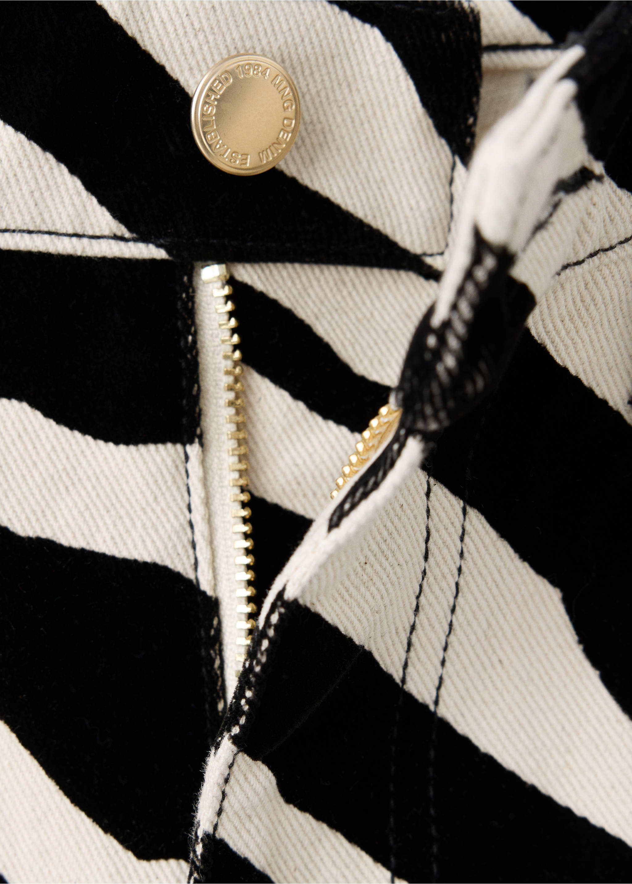 Zebra balloon trousers - Details of the article 8, Off White. Ref: 37076741-00.