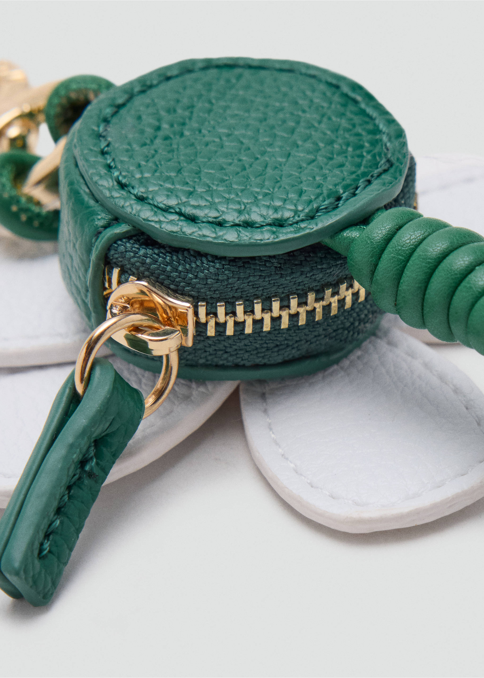 Dark green round pebbled keyring with a gold-toned zip and flower petals., Off White. Ref: 37076747-00.