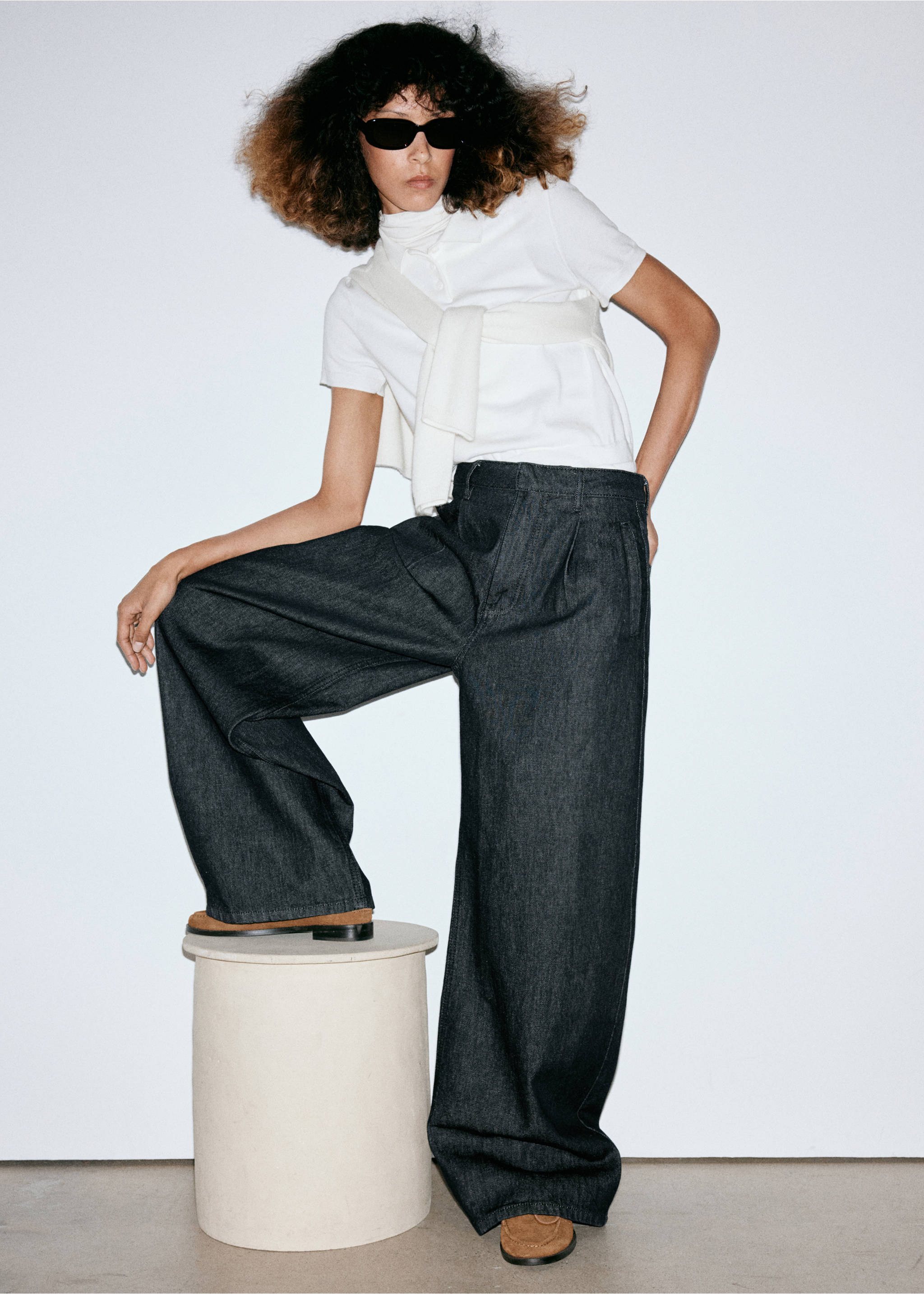Dark grey wide-leg denim trousers with front pleats, worn with a white top., Black. Ref: 37076748-00.