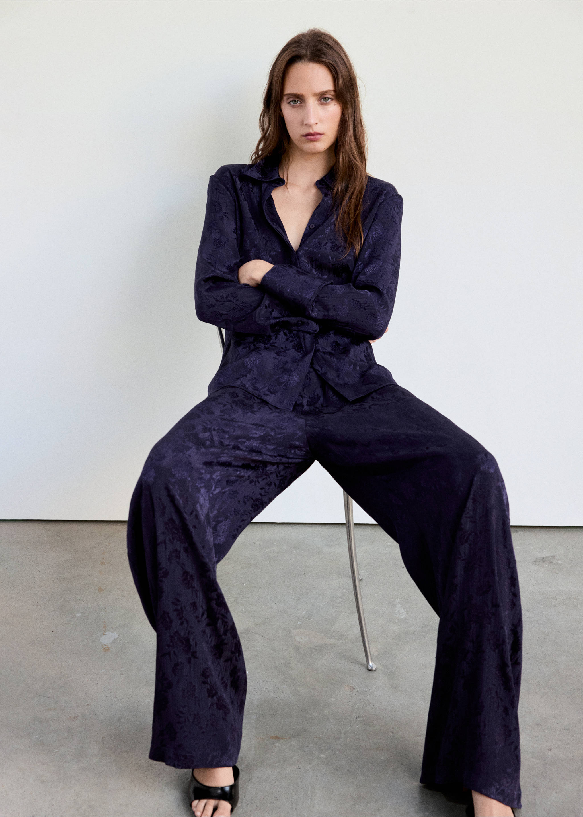 Devoré pleated trousers - Details of the article 1, Blue. Ref: 37077114-00.