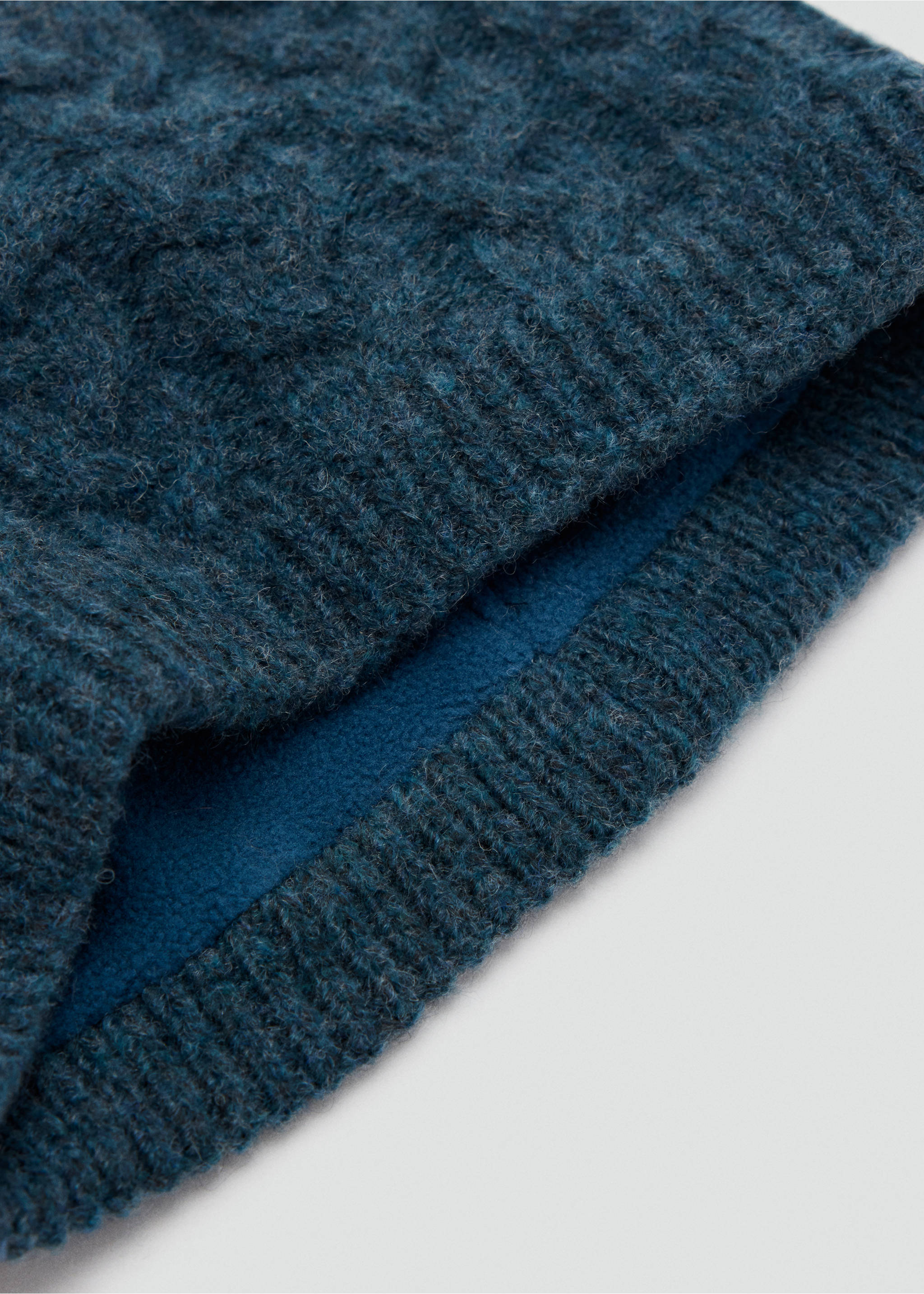 Strickschal mit Zopfmuster - Mittlere Ansicht, Blau. Ref: 37077116-00.
