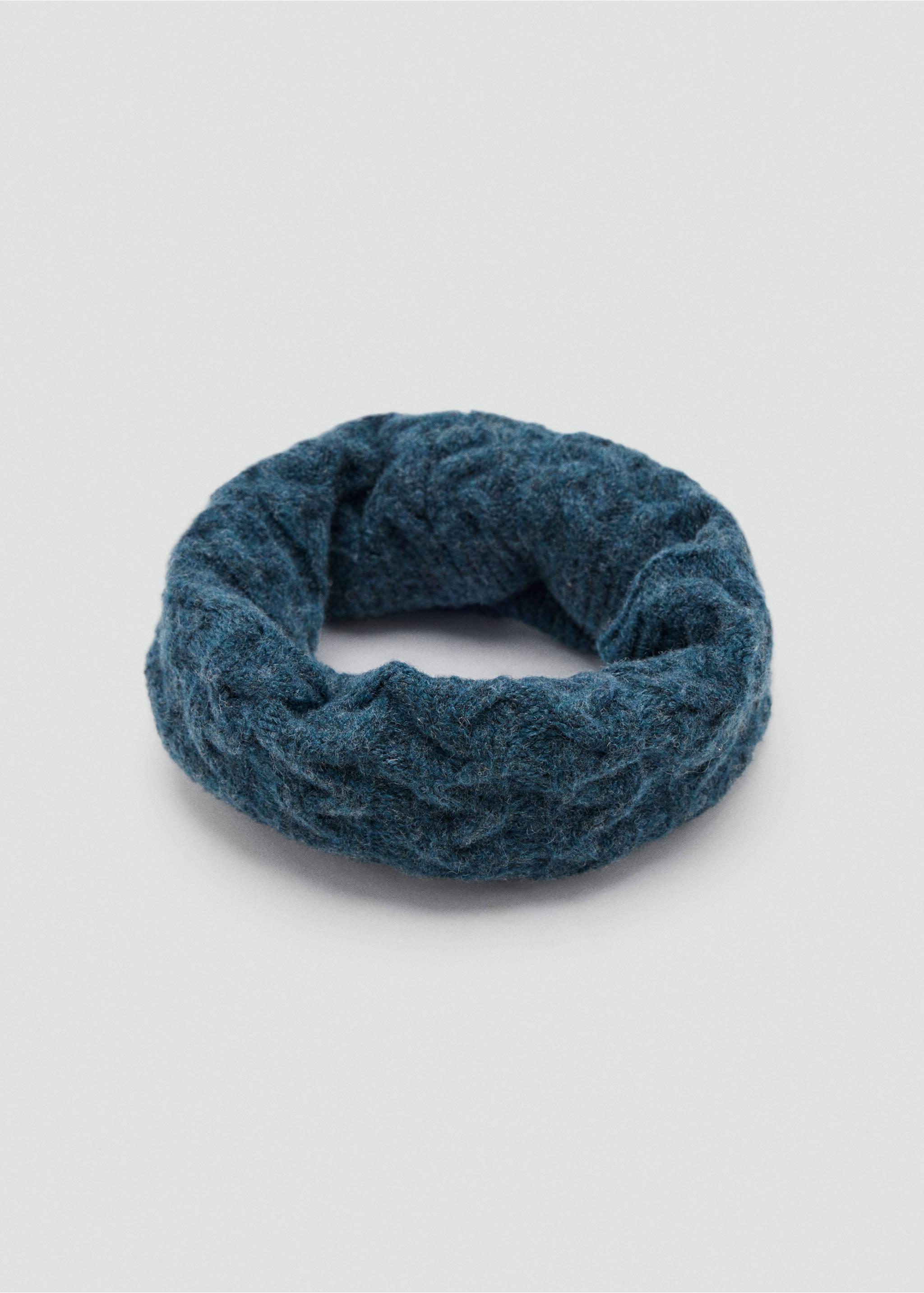 Strickschal mit Zopfmuster - Detail des Artikels 1, Blau. Ref: 37077116-00.