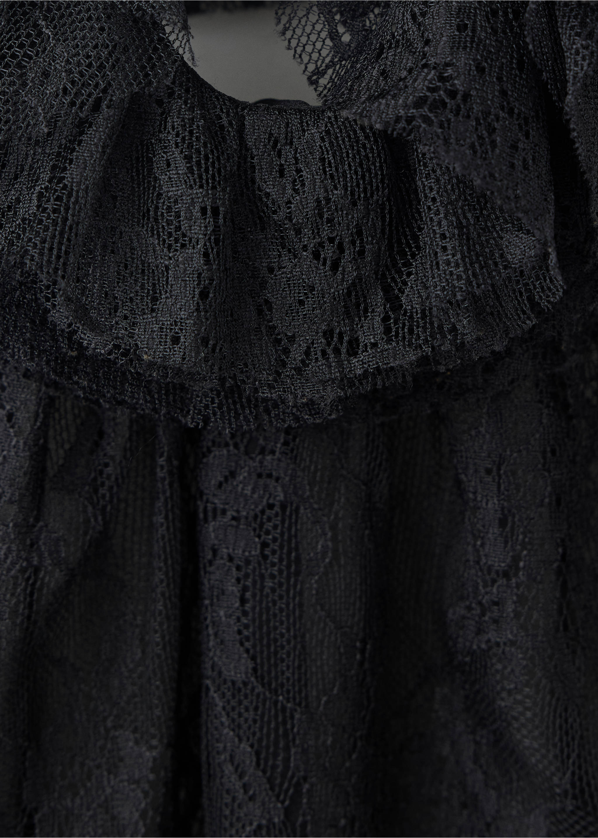 Halter top with lace frills - Details of the article 8, Black. Ref: 37077778-00.