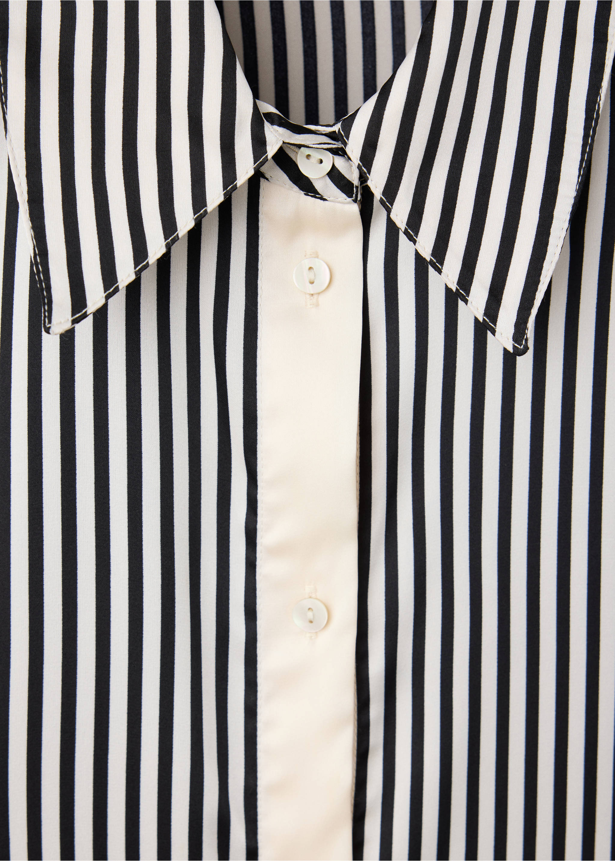 Chemise regular fit à rayures - Détail de l'article 8, Noir. Ref: 37077781-00.