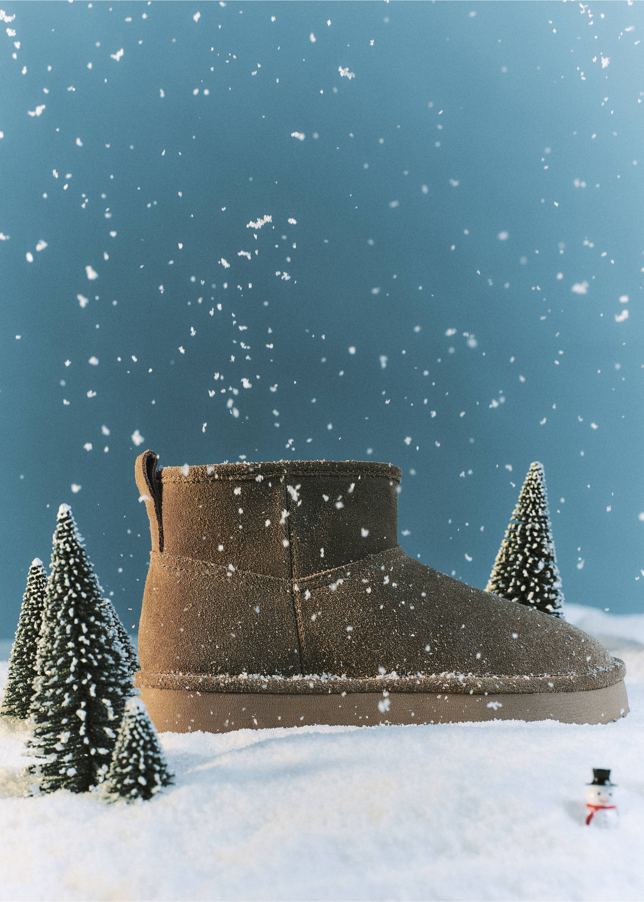 Brown kids' ankle boot in suede-like material with a thick platform sole, shown in a snowy winter setting., Beige. Ref: 37077782-00.