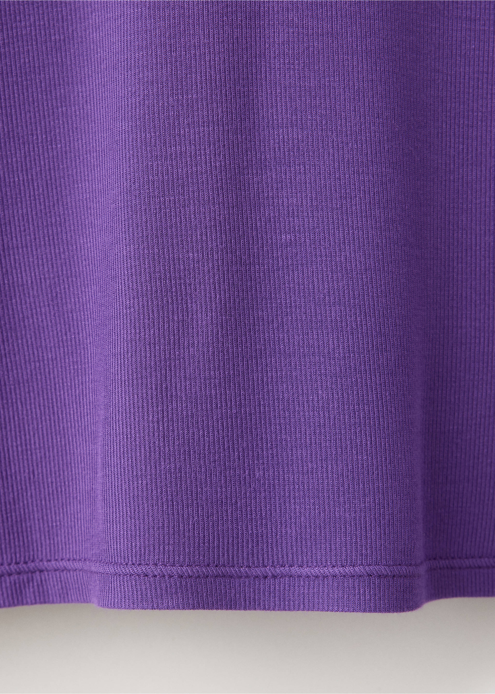 Close-up of a purple t-shirt showing the fine ribbed fabric texture., Lilac. Ref: 37077792-00.