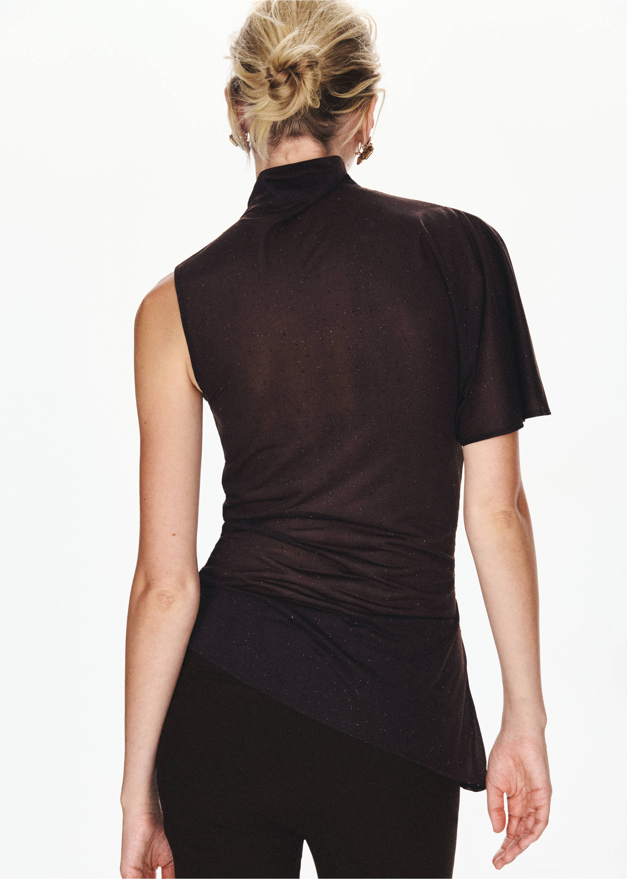 Back view of a dark brown asymmetrical top with a high neck and subtle glitter., Chocolate. Ref: 37077793-00.