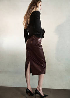 Straight skirt with crocodile effect — Maroon 3