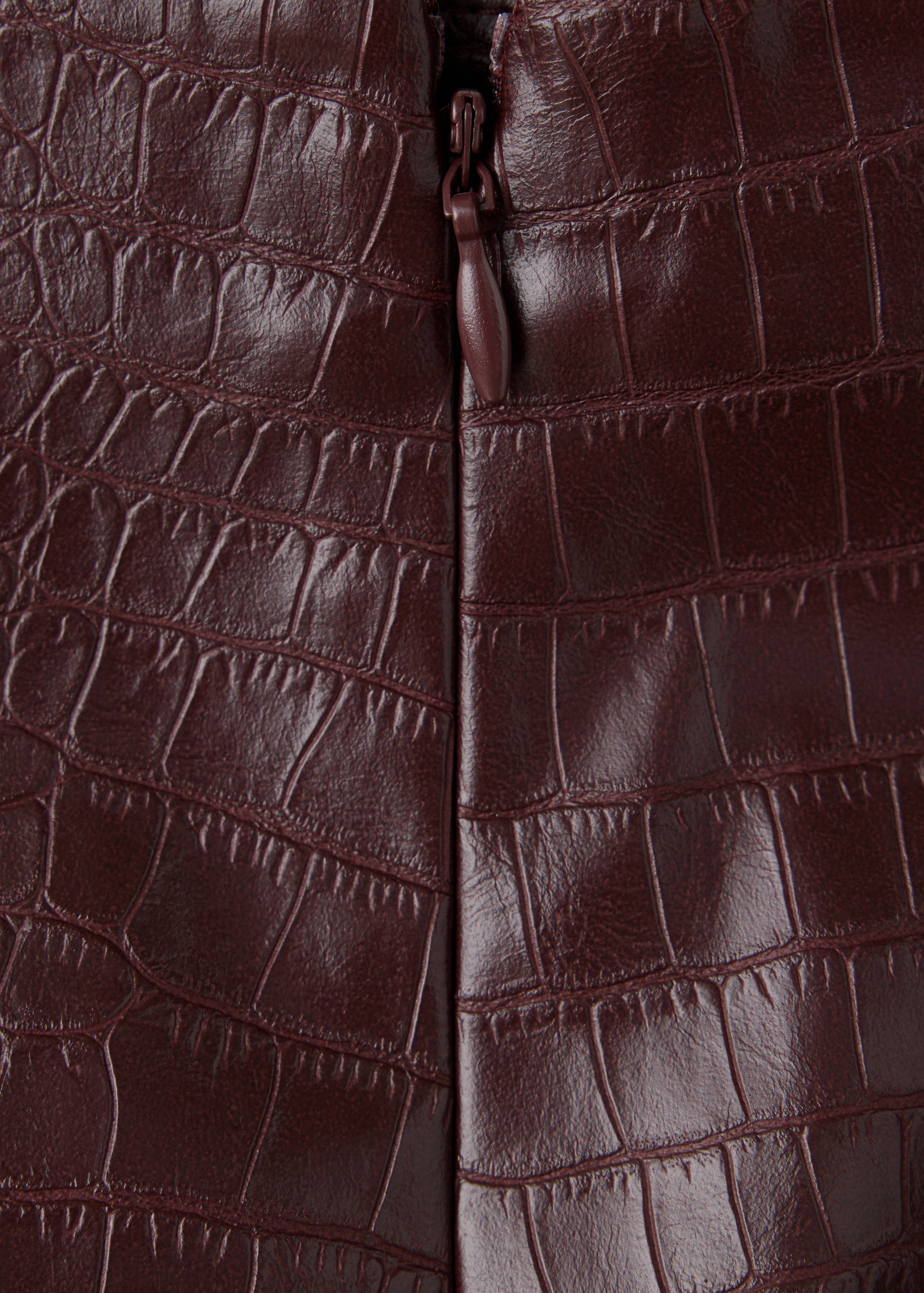 Straight skirt with crocodile effect - Details of the article 8