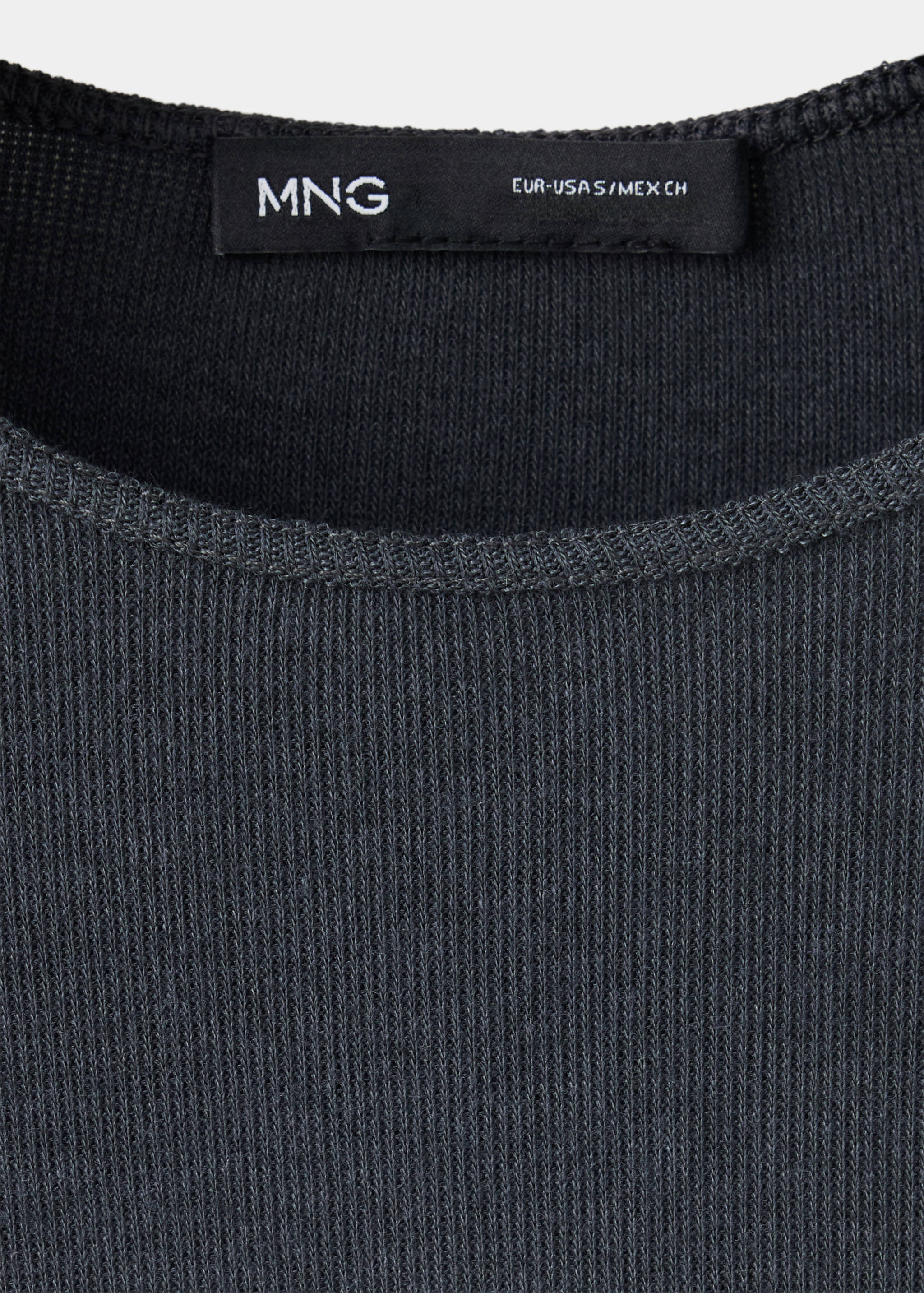Plain fitted T-shirt - Details of the article 8