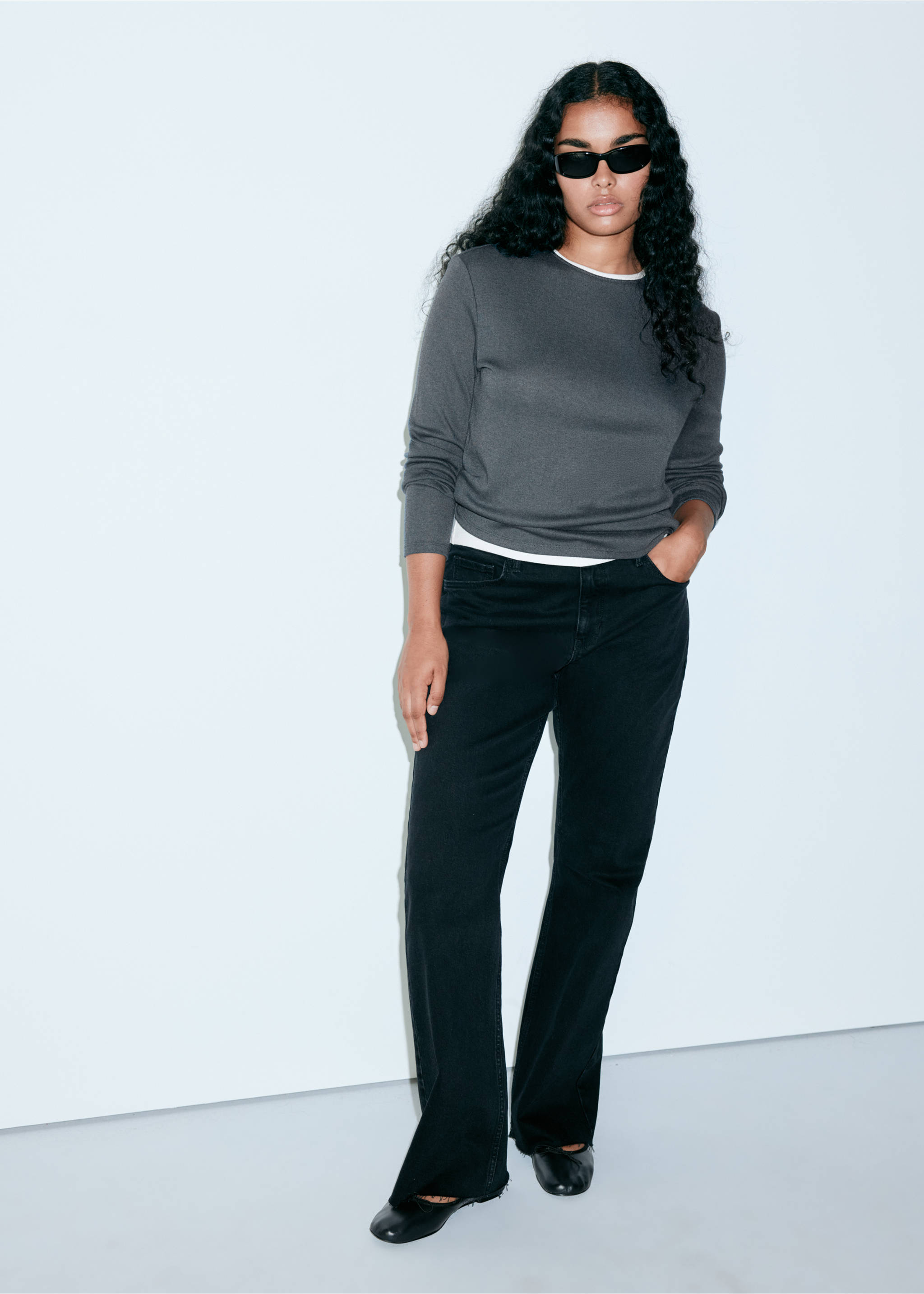Plain fitted T-shirt - Details of the article 5, Charcoal. Ref: 37077806-00.