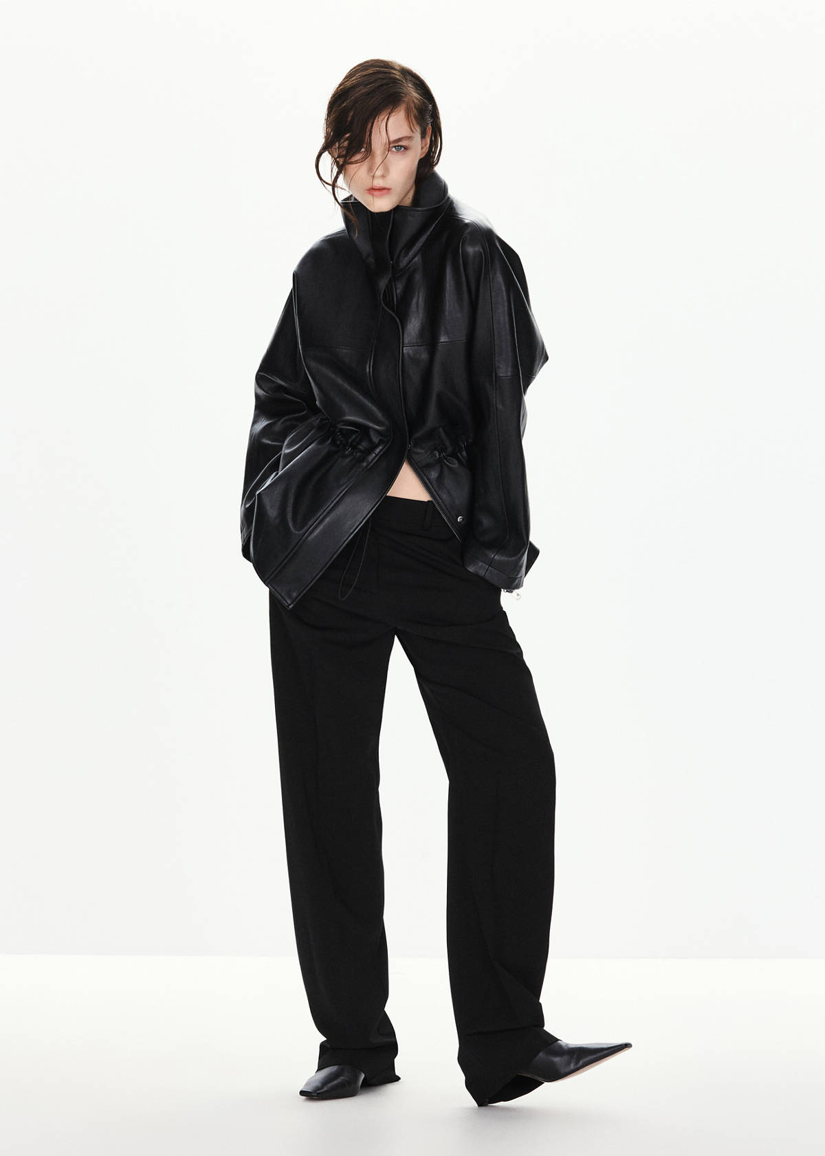 Straight-leg trousers with pressed crease — Black