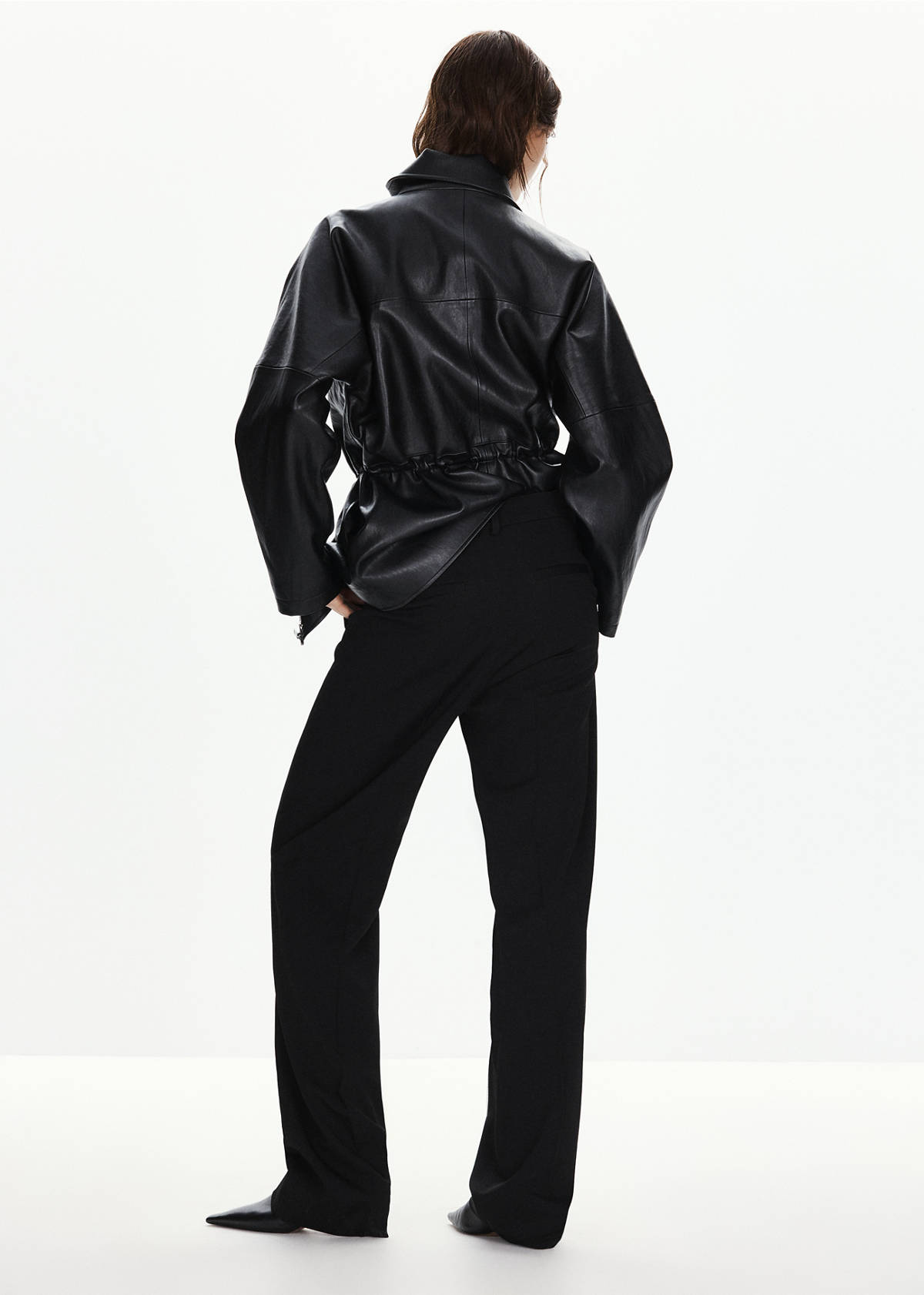 Straight-leg trousers with pressed crease — Black
