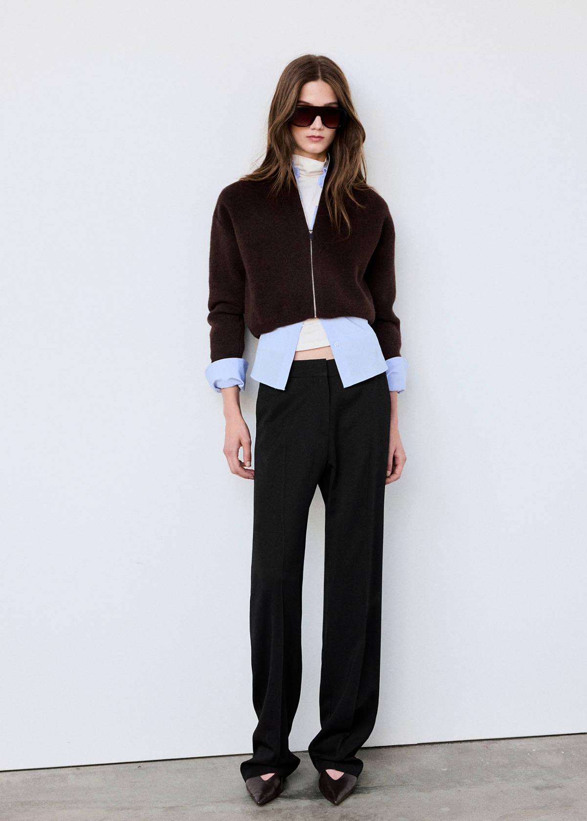 Straight-leg trousers with pressed crease — Black