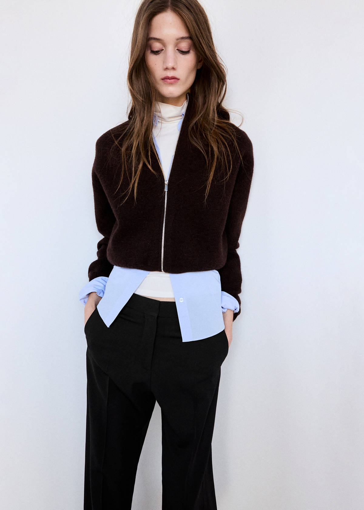 Straight-leg trousers with pressed crease — Black