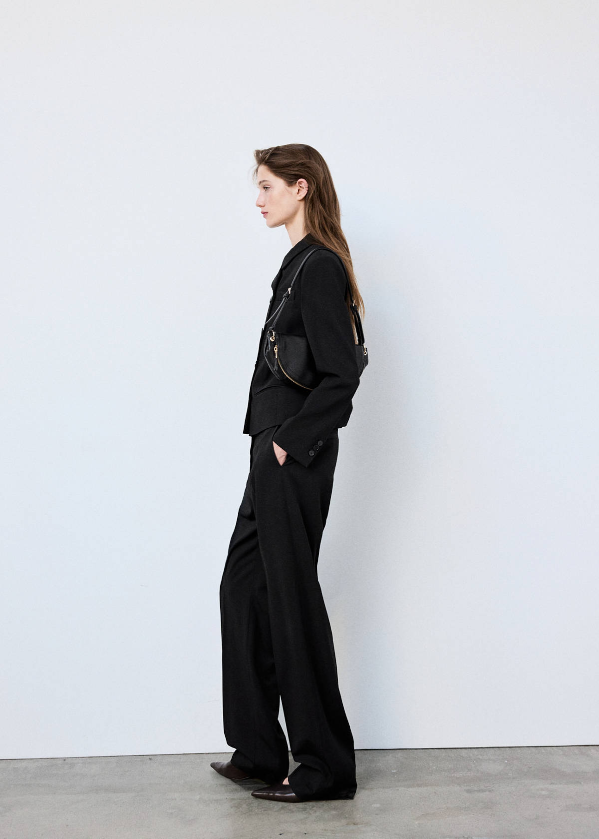 Straight-leg trousers with pressed crease — Black