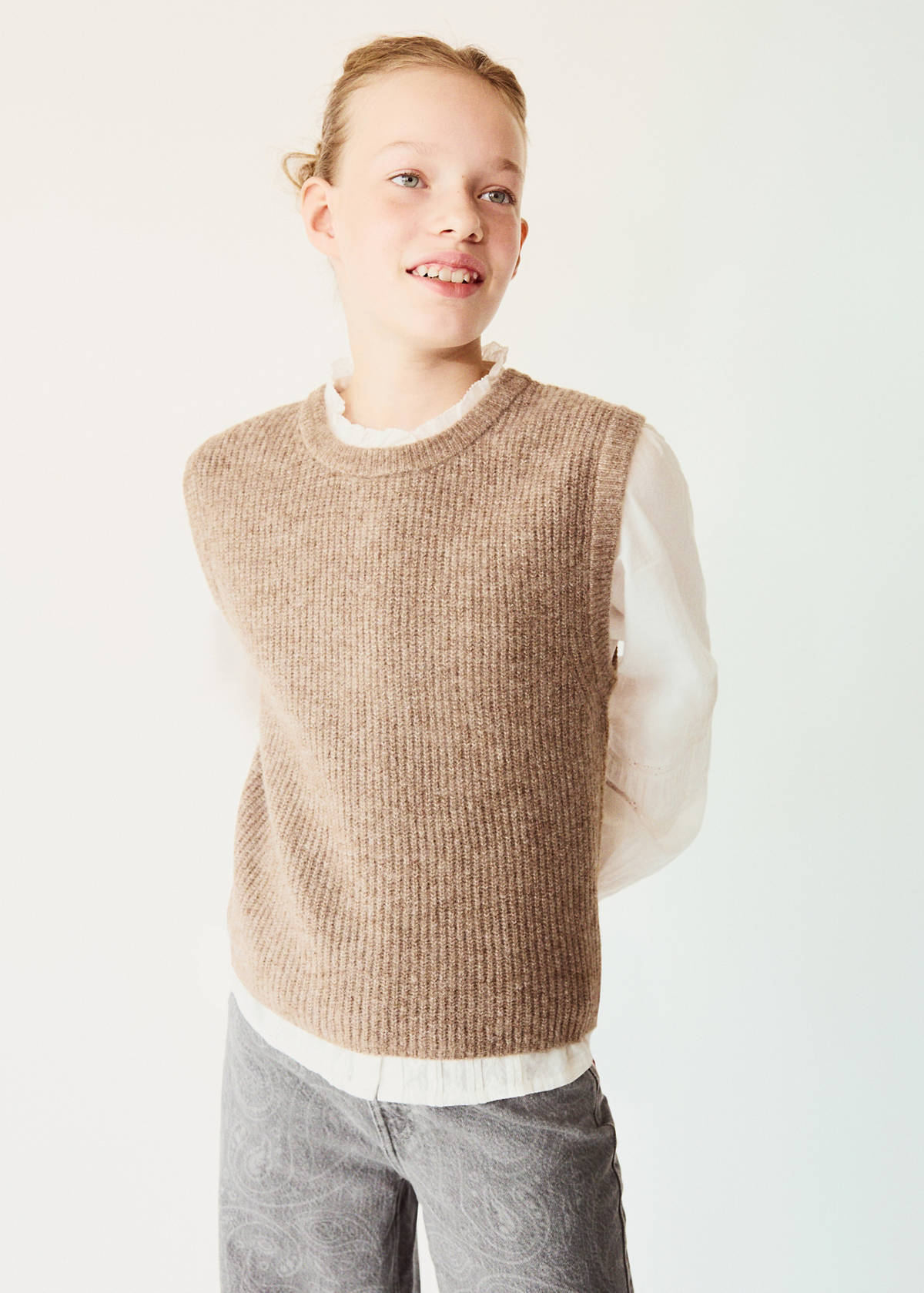 Ruffle knitted sweater