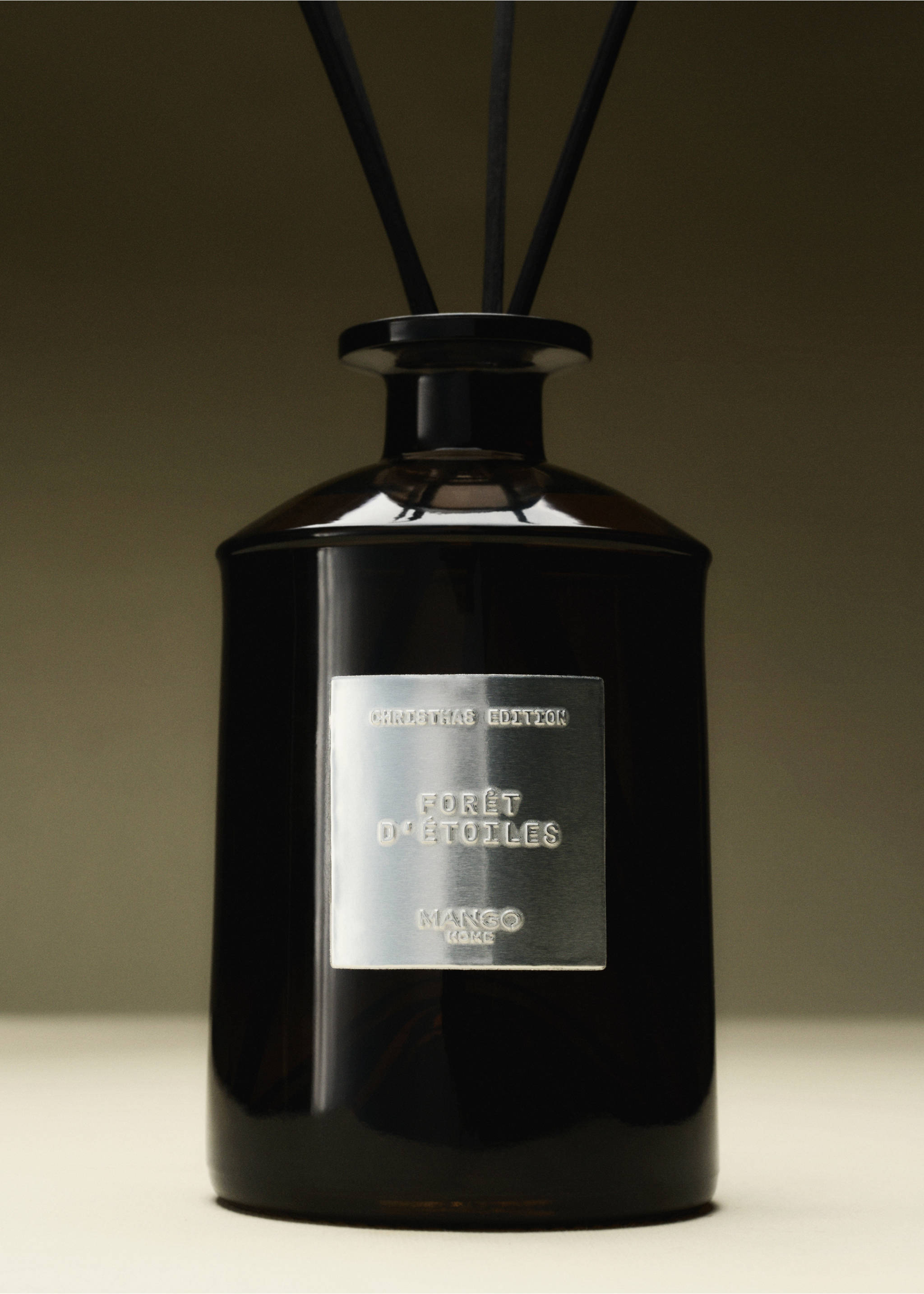 Dark glass reed diffuser bottle with a silver label reading Forêt d'Étoiles and black reeds., Silver. Ref: 37077811-00.