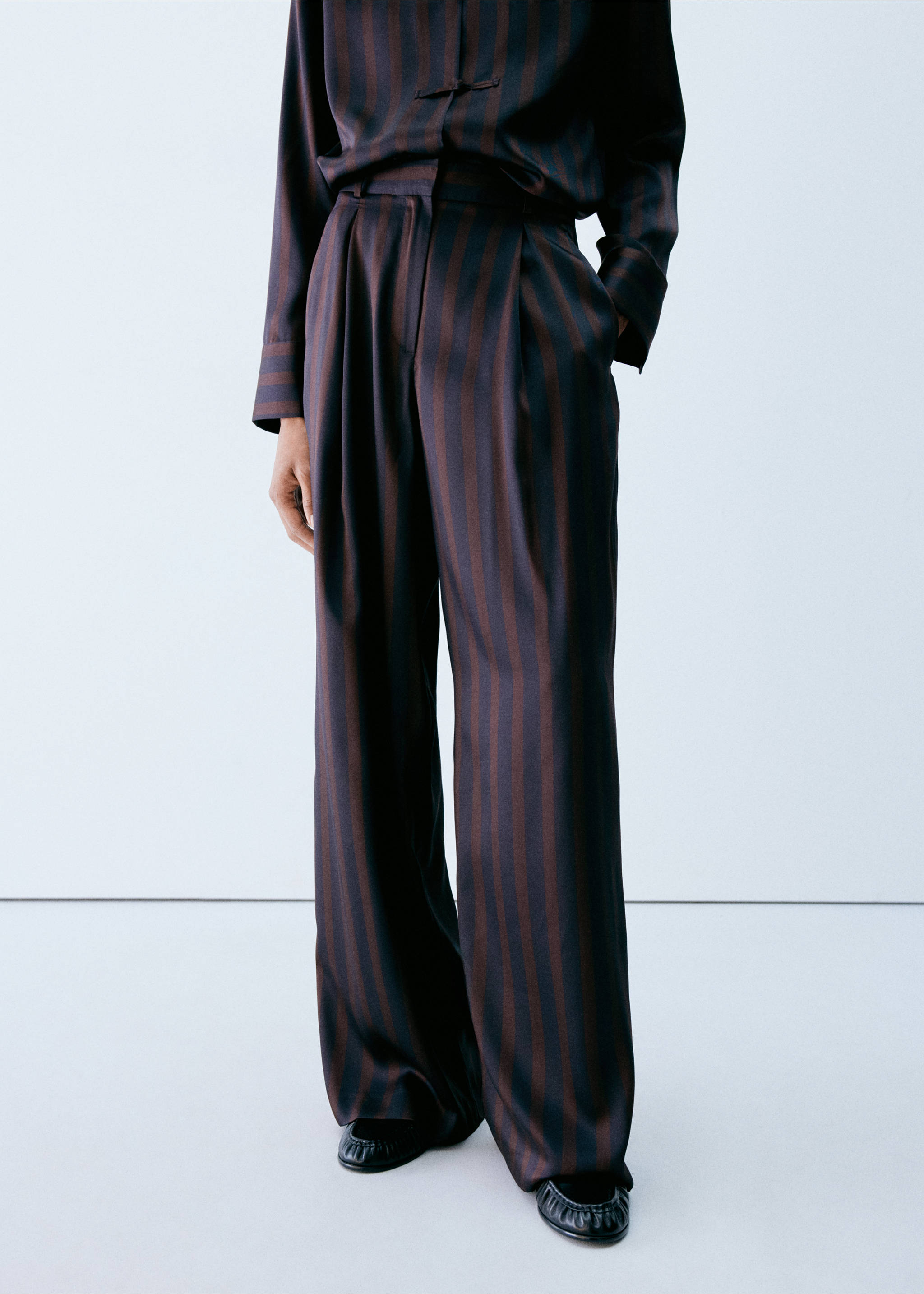 Pleated striped trousers - Medium plane, Navy. Ref: 37077813-00.