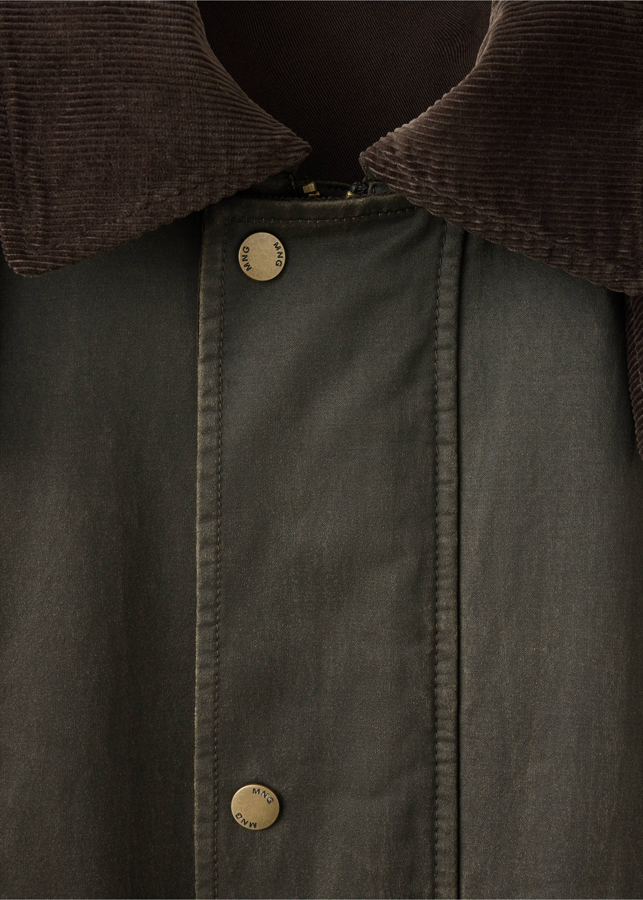 Waxed parka with detachable hood - Details of the article 8, Dark Green. Ref: 37077887-00.