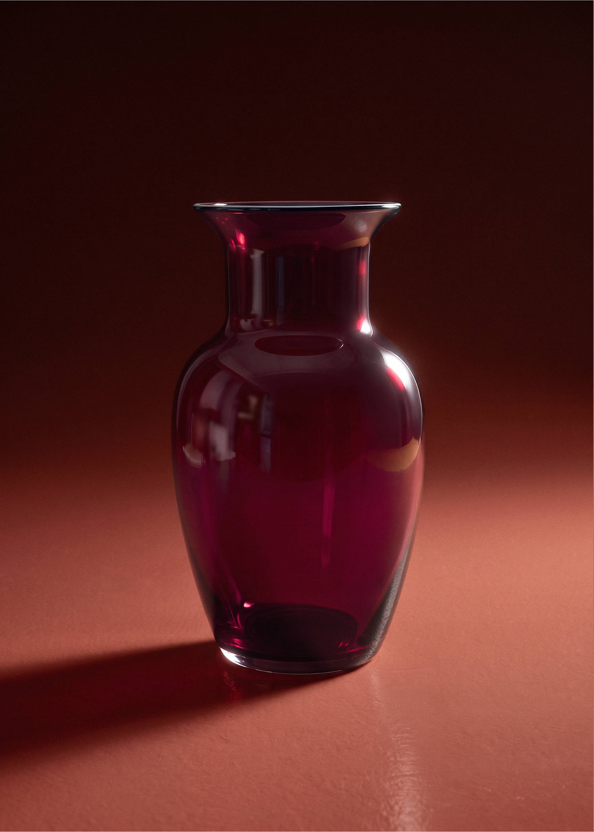 Tall hand-blown glass vase - General plane, Red. Ref: 37077889-00.