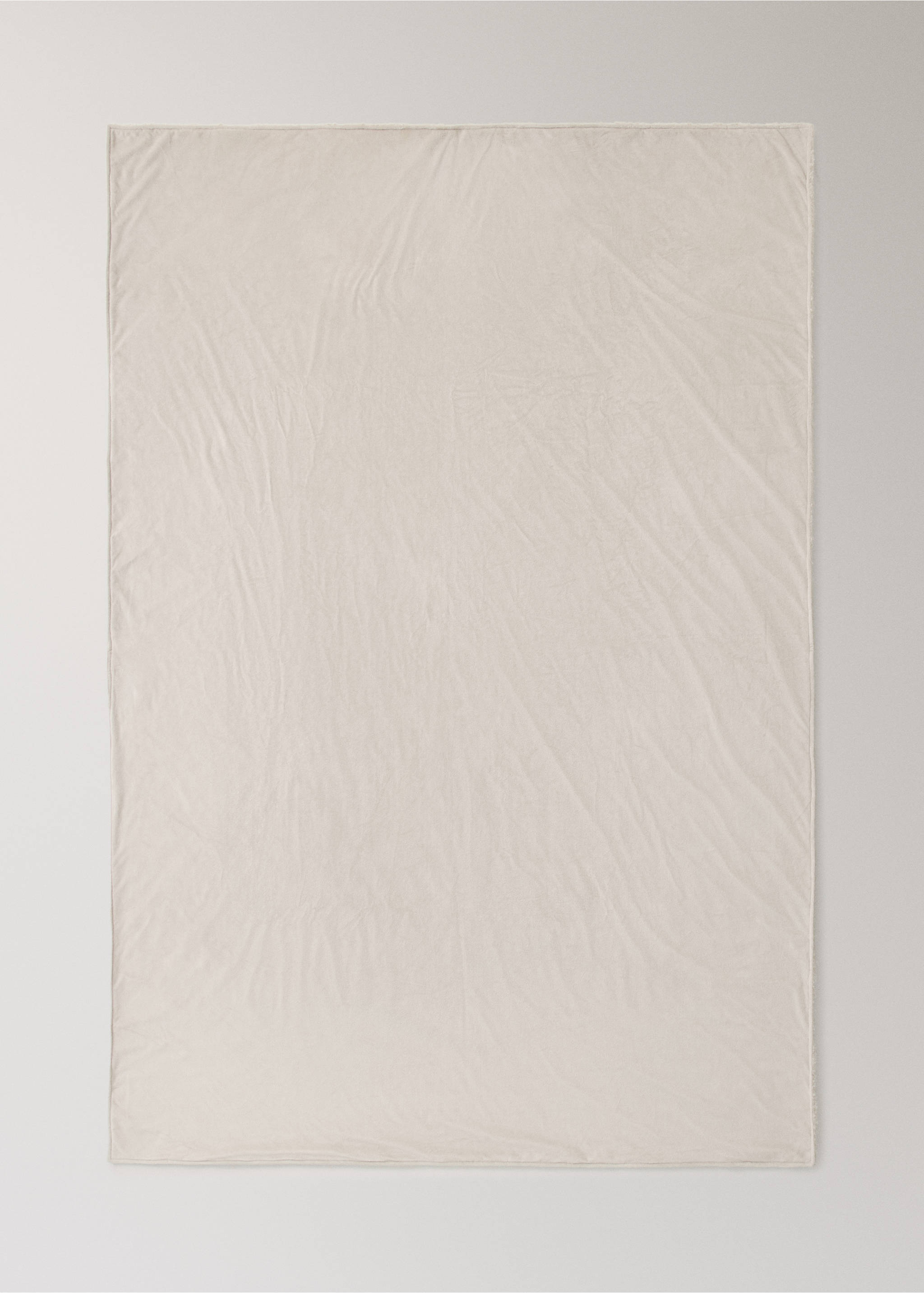 Shearling-effect blanket - Details of the article 3, Sand. Ref: 37077896-00.