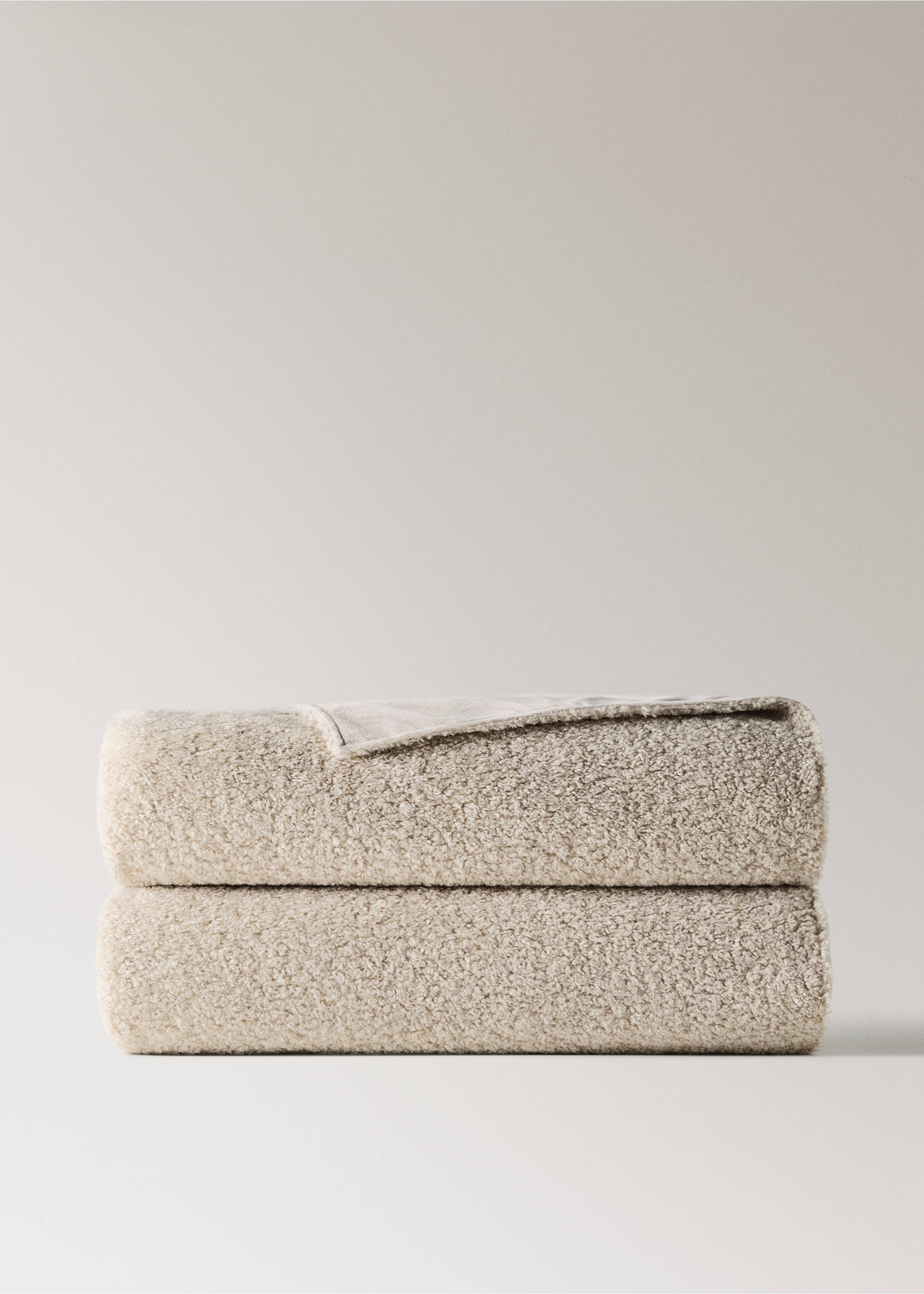 Shearling-effect blanket - Article without model, Sand. Ref: 37077896-00.