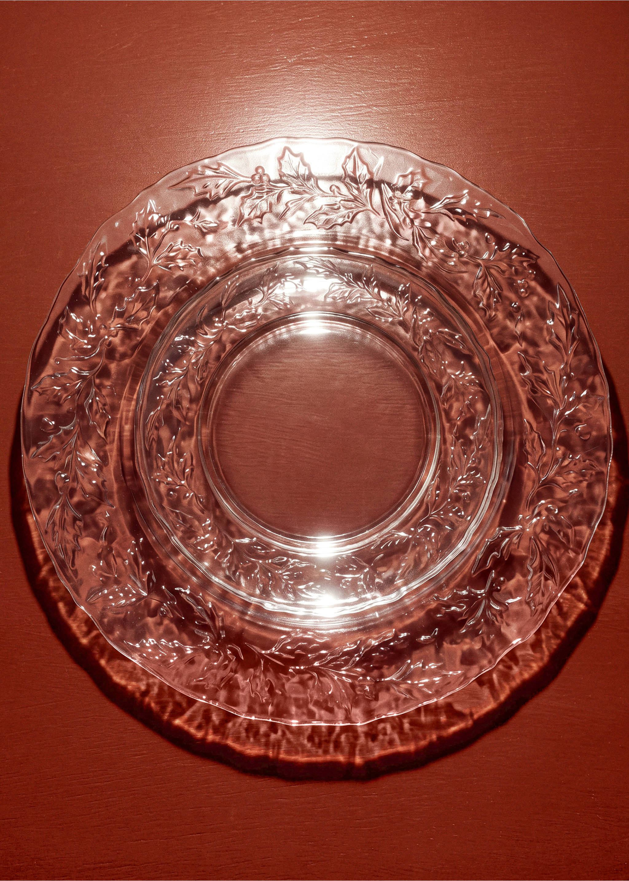 Clear glass plate with embossed holly leaf pattern and scalloped rim., Black. Ref: 37077901-00.