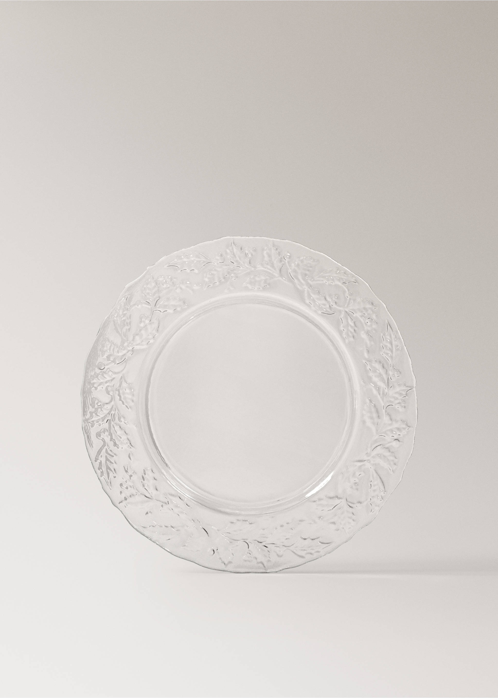 Transparent glass plate featuring an embossed leaf and berry rim., Black. Ref: 37077901-00.